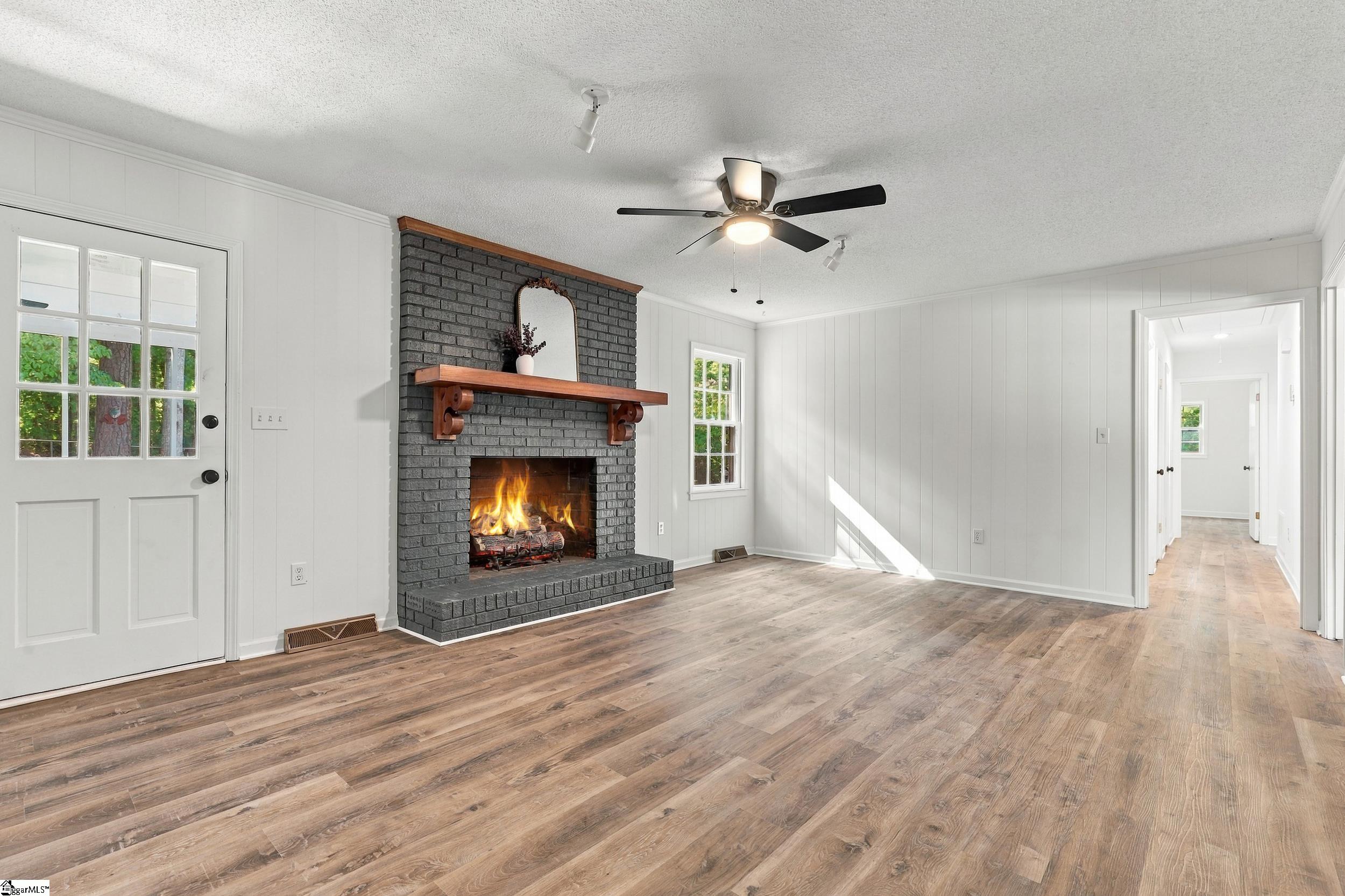 105 Vicksburg Court Property Photo 3