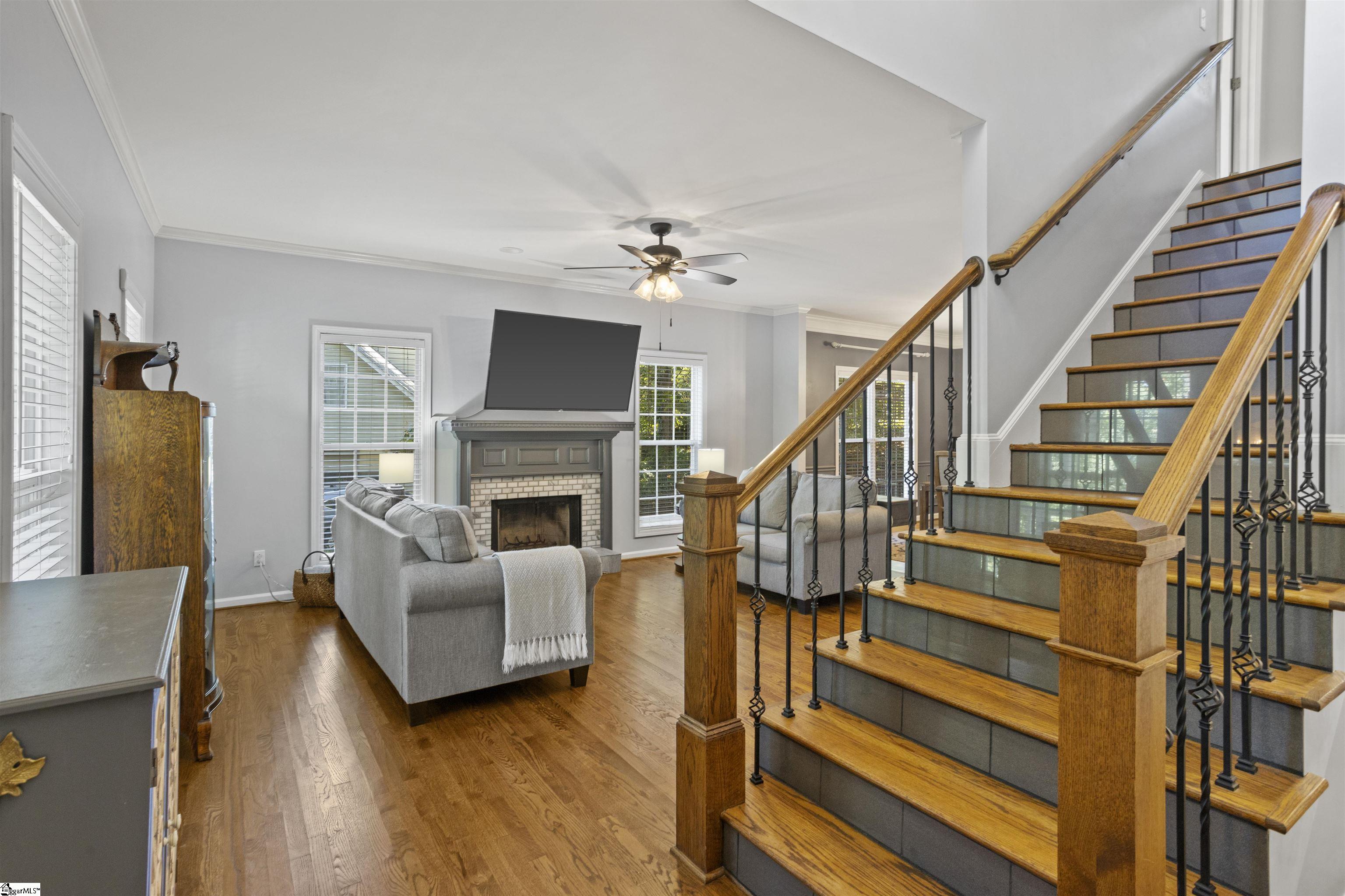310 Ashford Avenue Property Photo 4