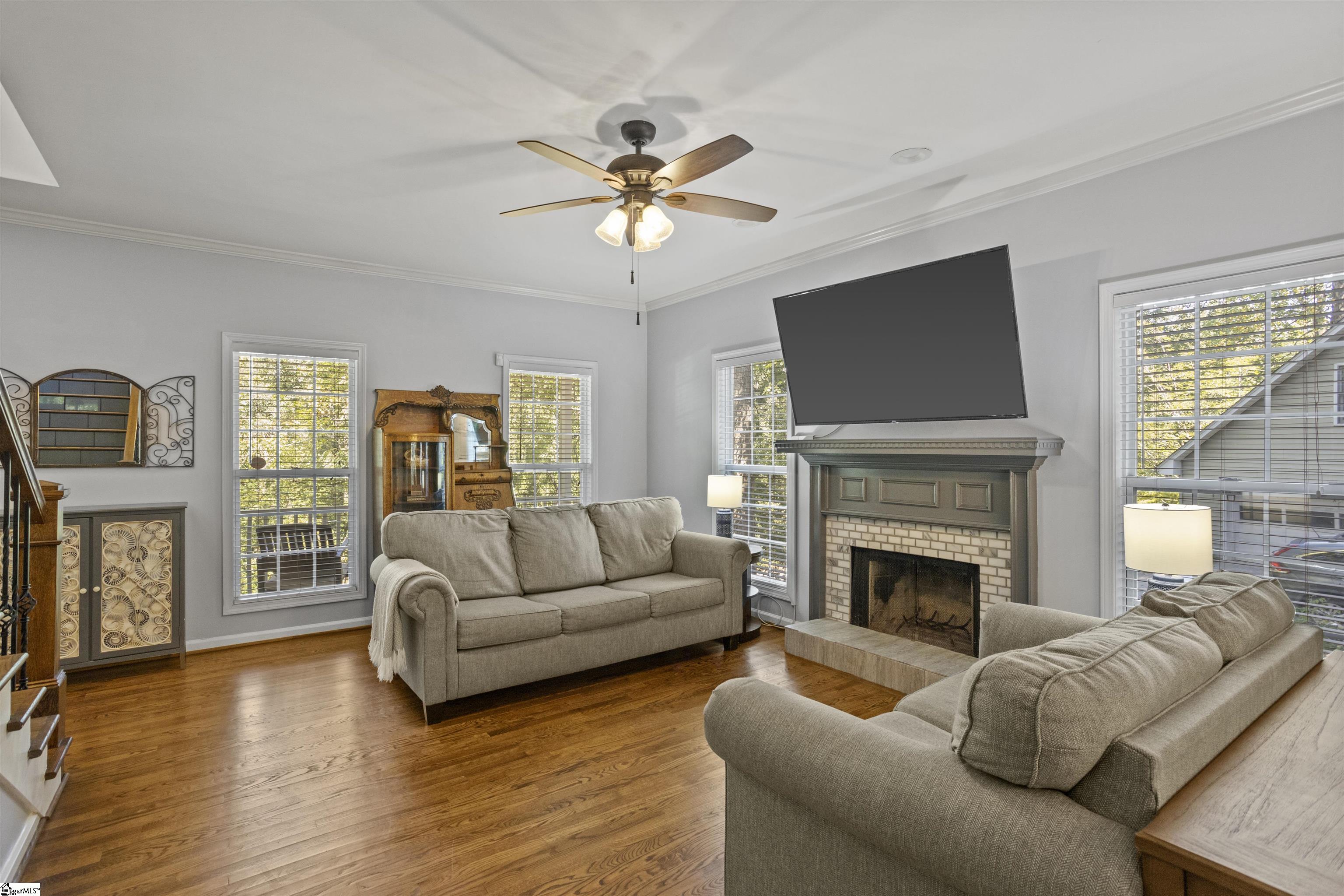 310 Ashford Avenue Property Photo 6