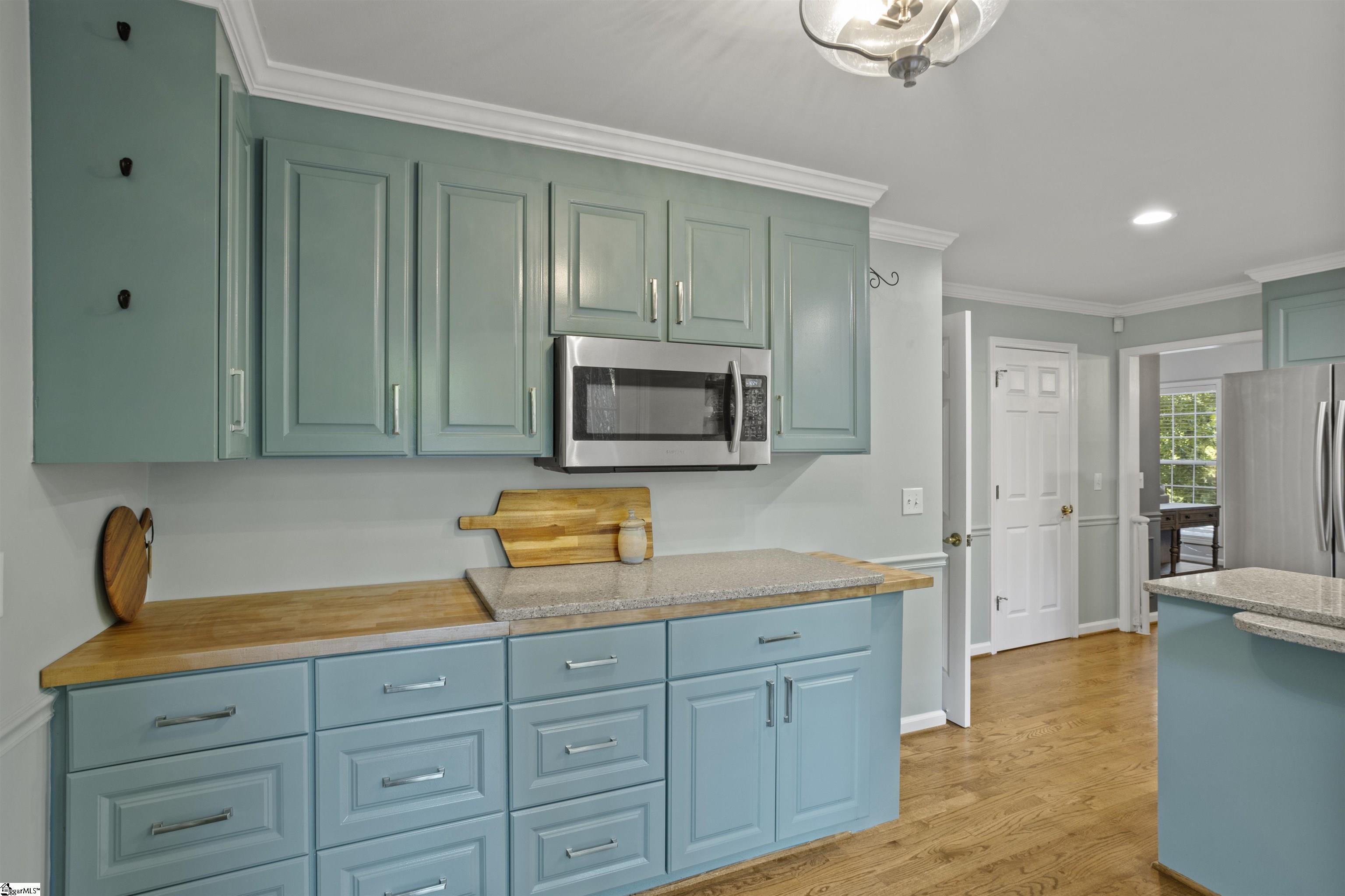 310 Ashford Avenue Property Photo 13