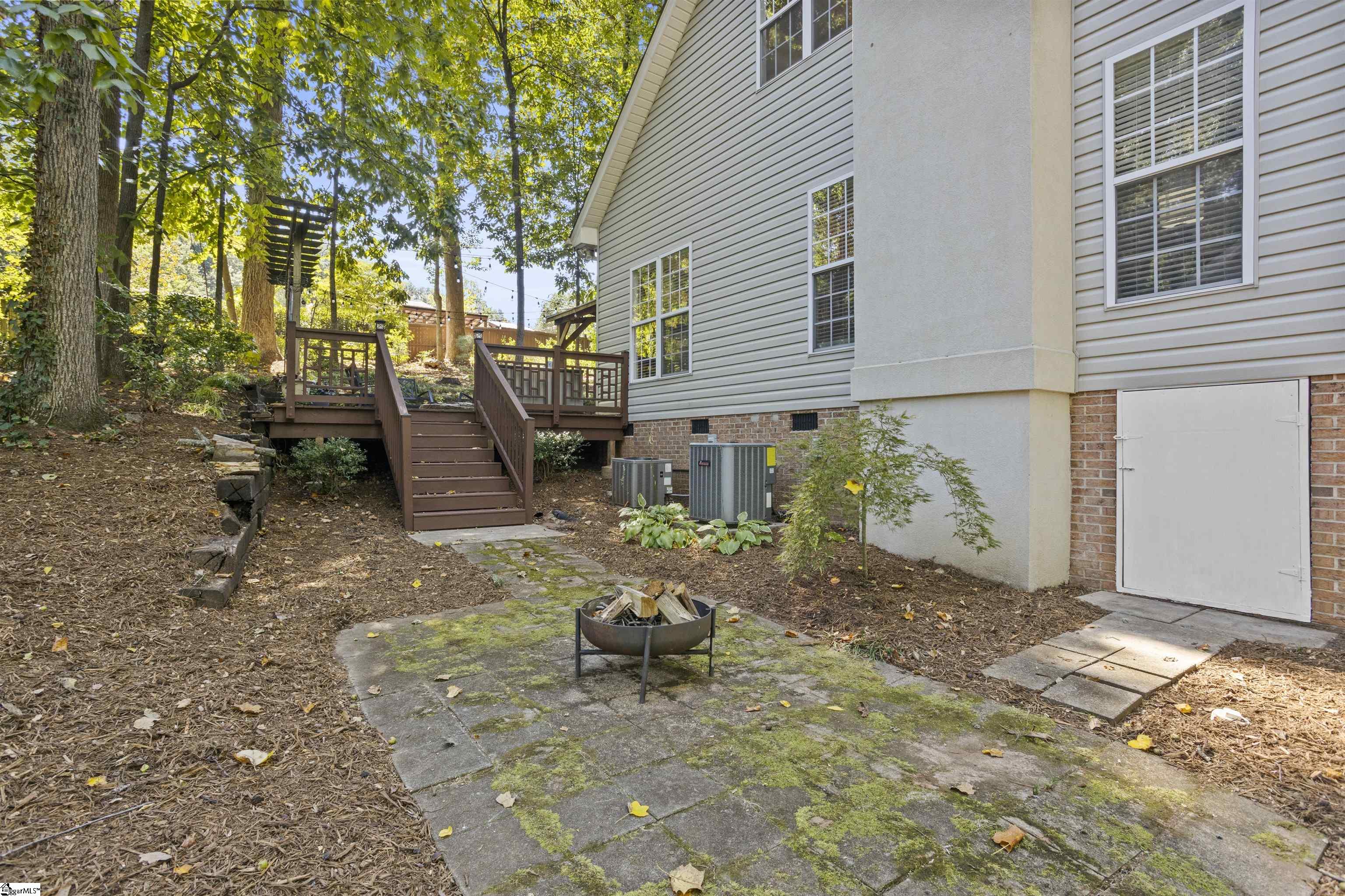 310 Ashford Avenue Property Photo 30