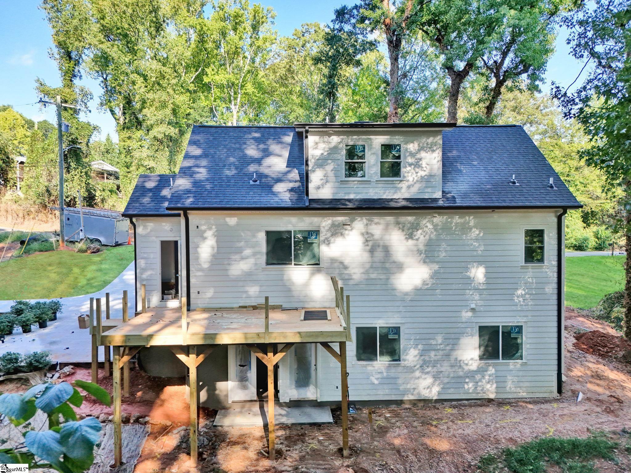15 Meadow Crest Circle Property Photo 2