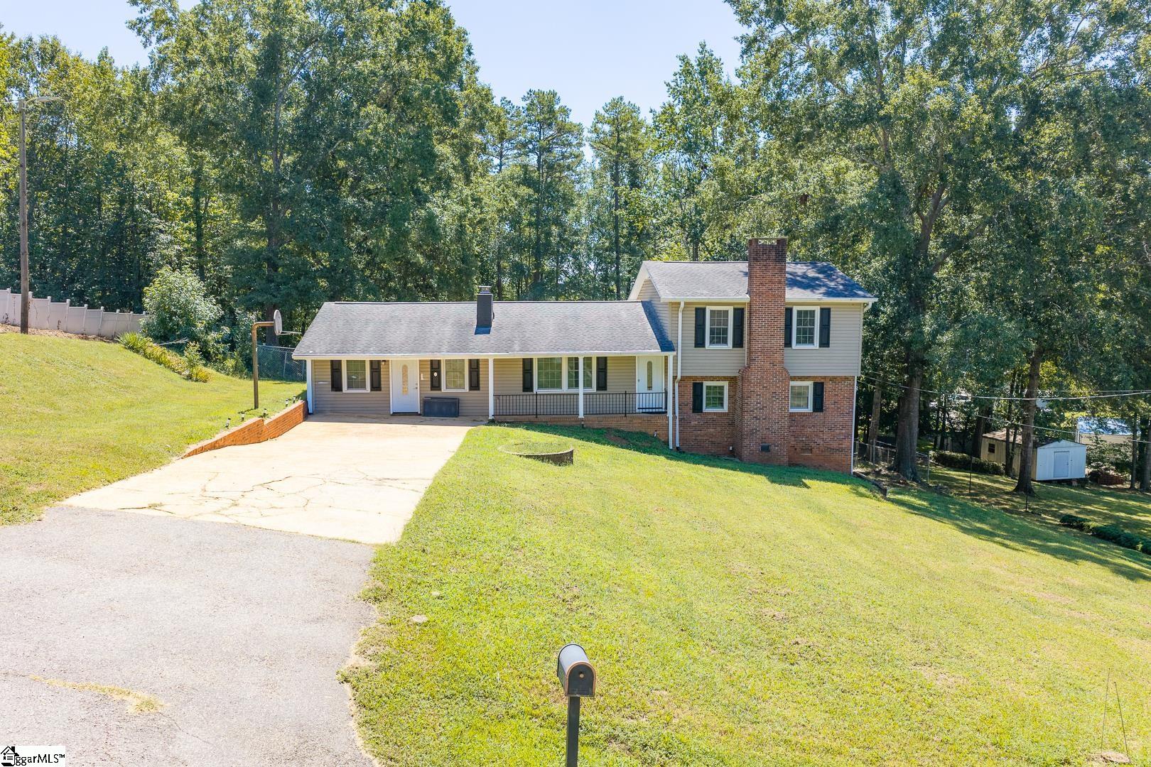 201 Knollview Drive Property Photo 3