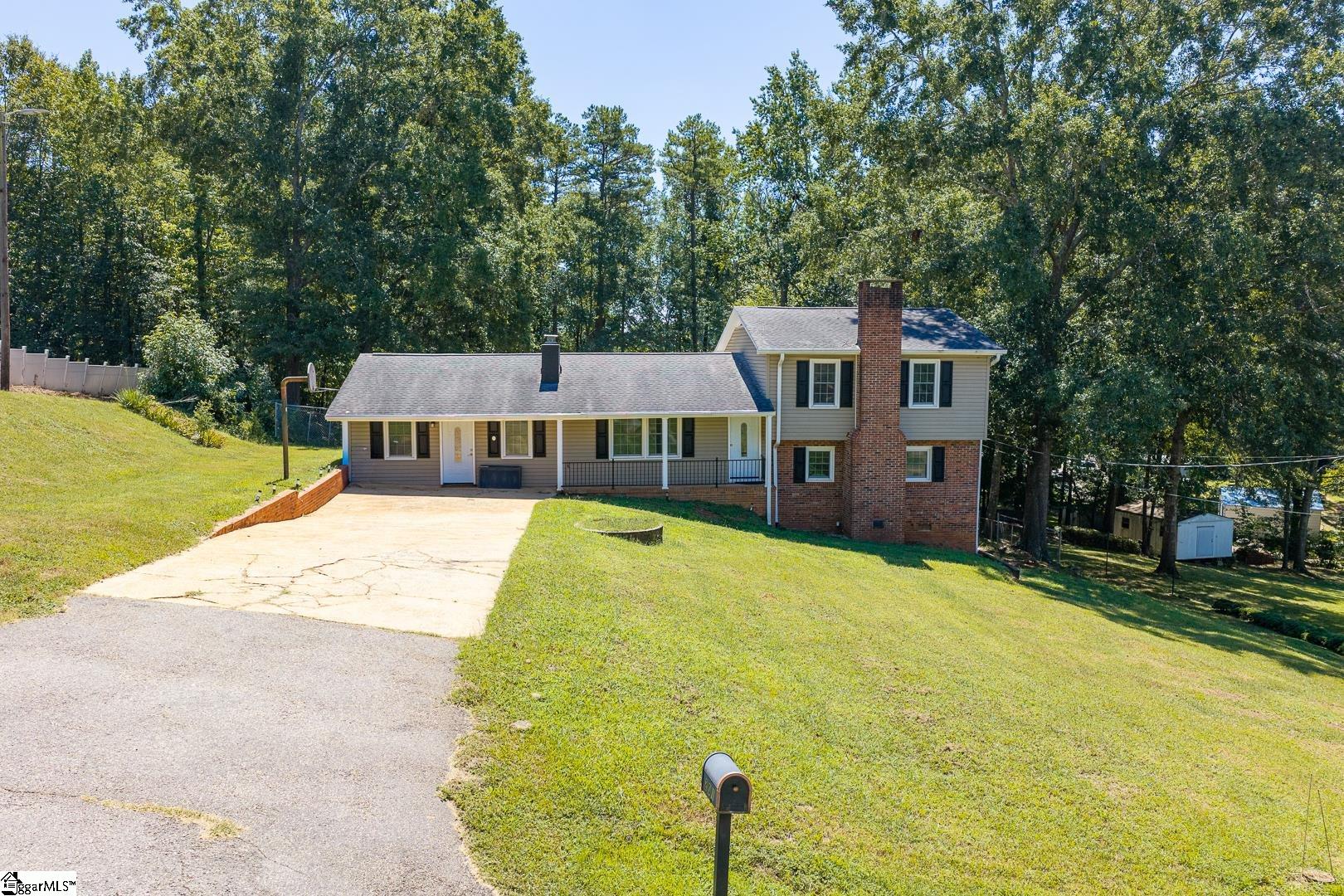 201 Knollview Drive Property Photo 4