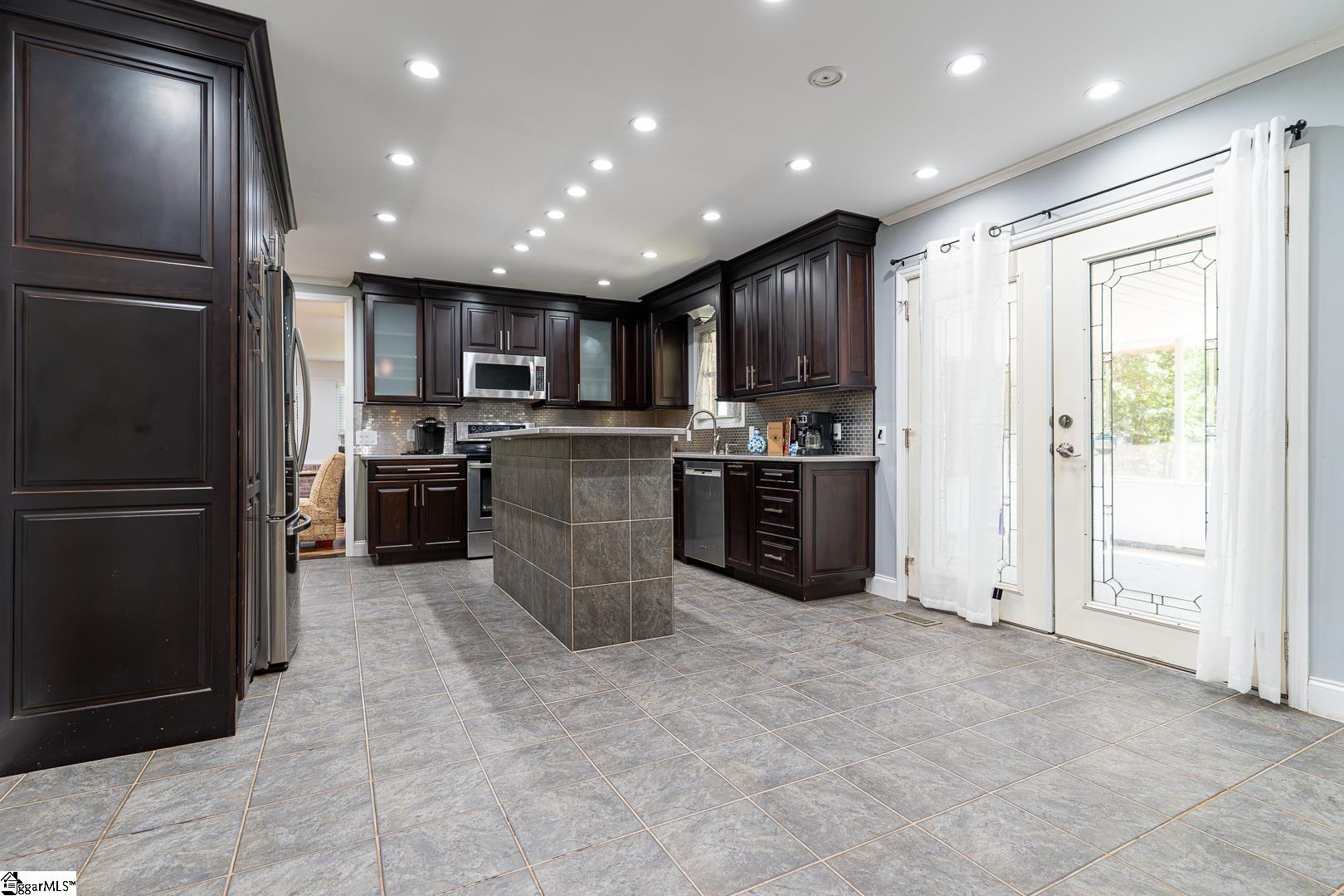 201 Knollview Drive Property Photo 16
