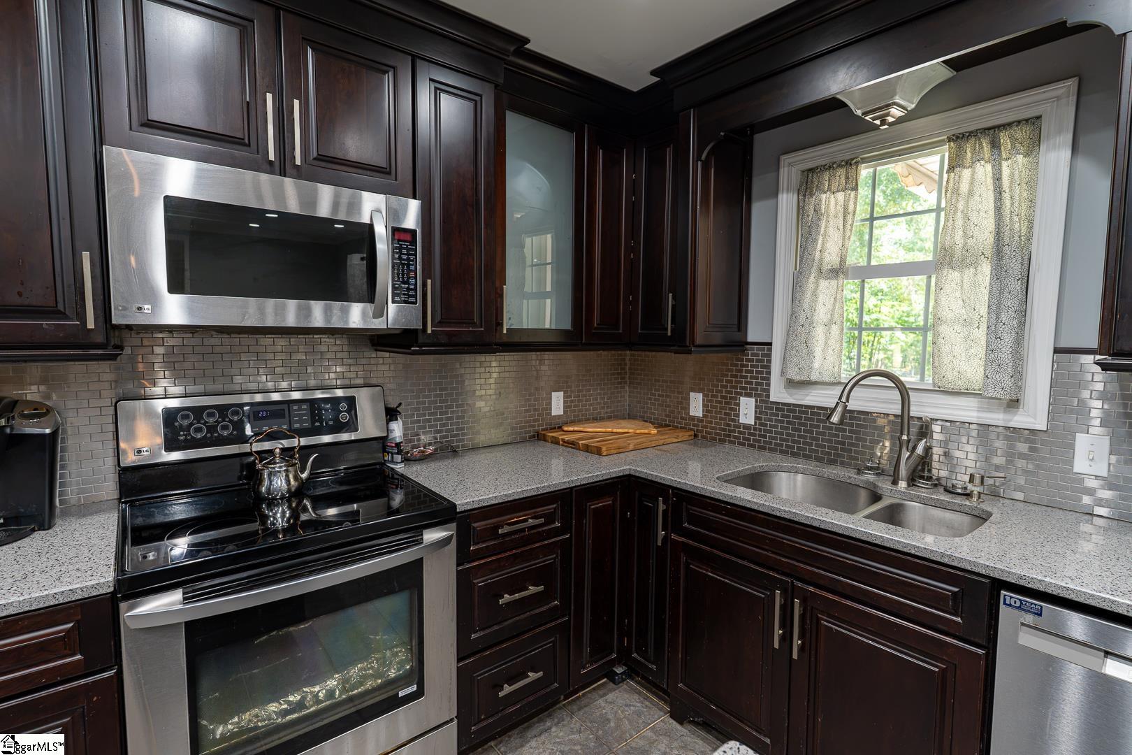 201 Knollview Drive Property Photo 18
