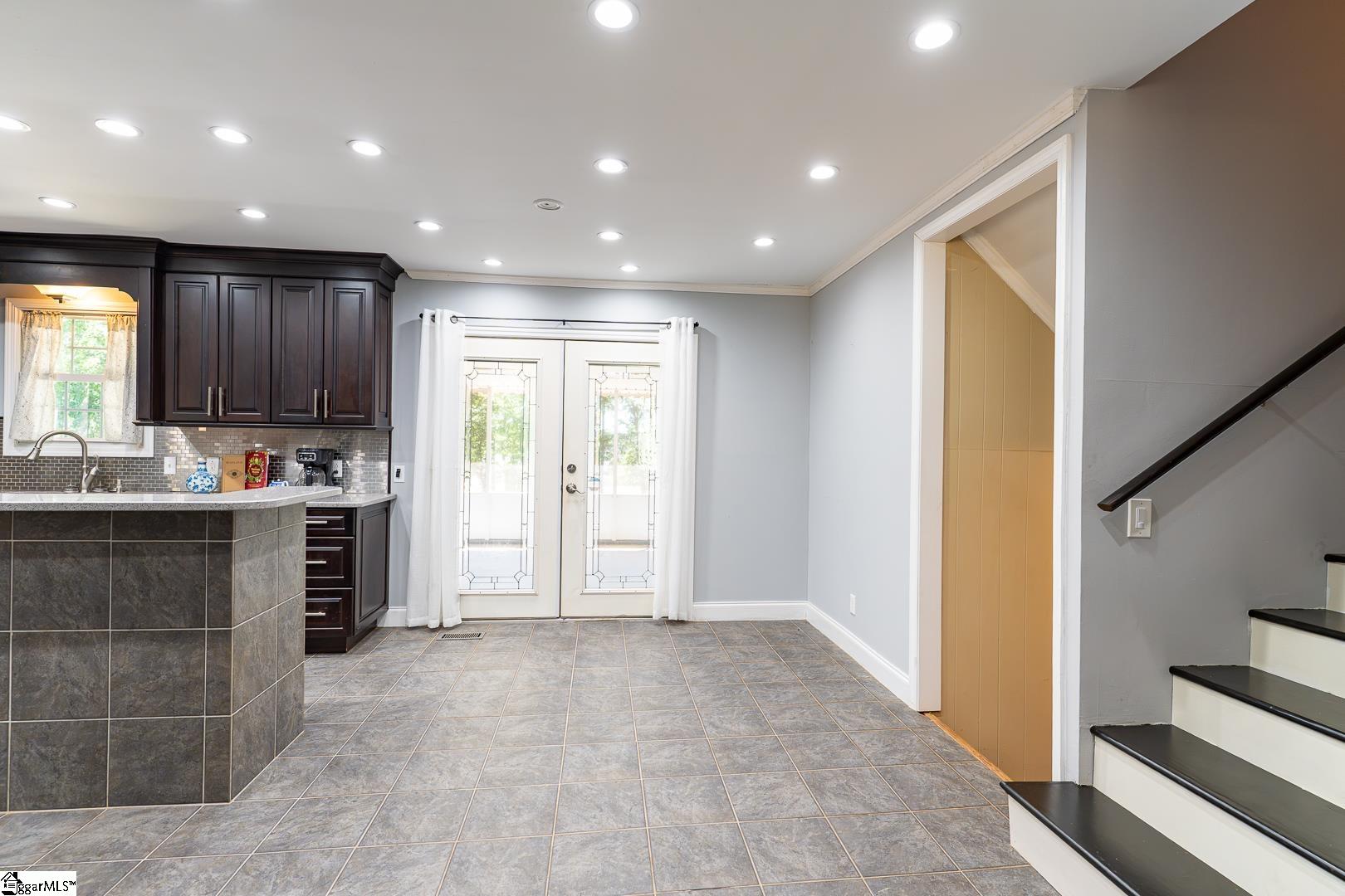 201 Knollview Drive Property Photo 42