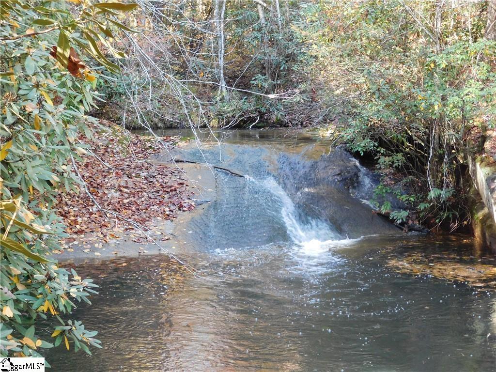 130 Cliffs Falls Parkway Property Photo 5