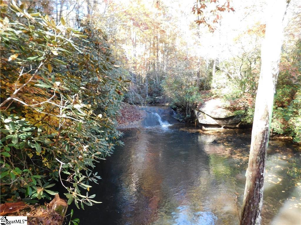 130 Cliffs Falls Parkway Property Photo 6