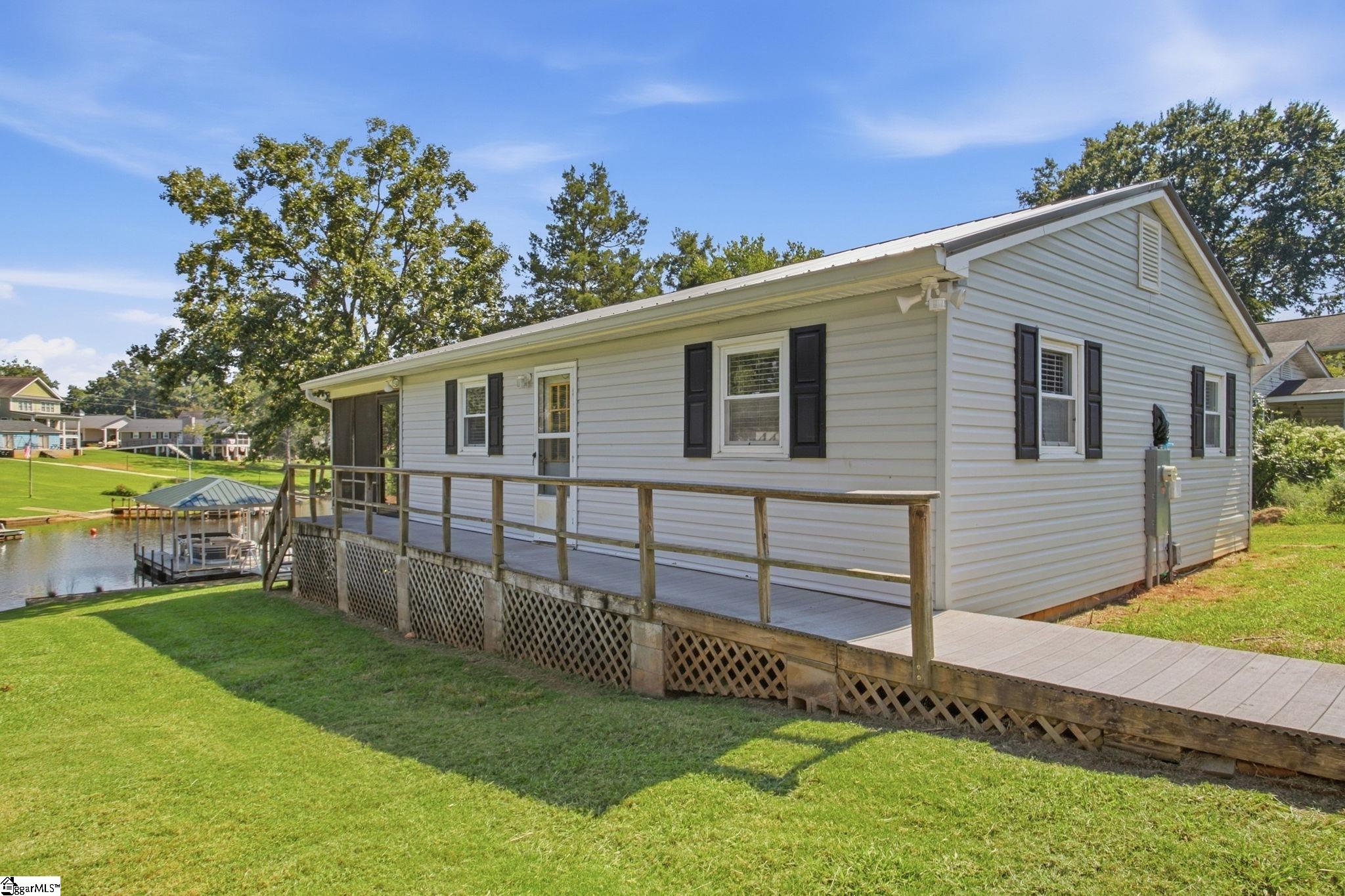 136 Coastline Drive Property Photo 3