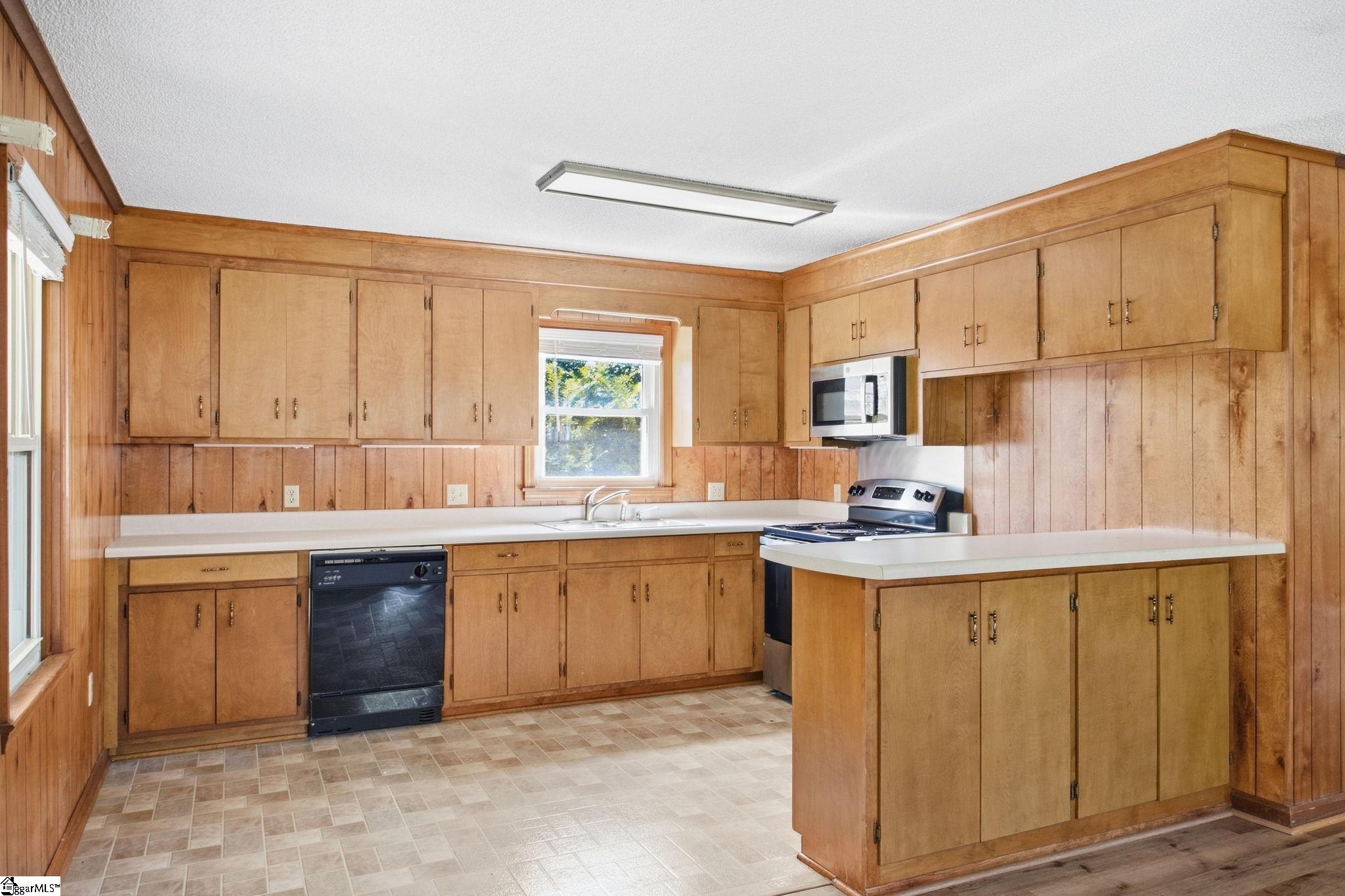 136 Coastline Drive Property Photo 18