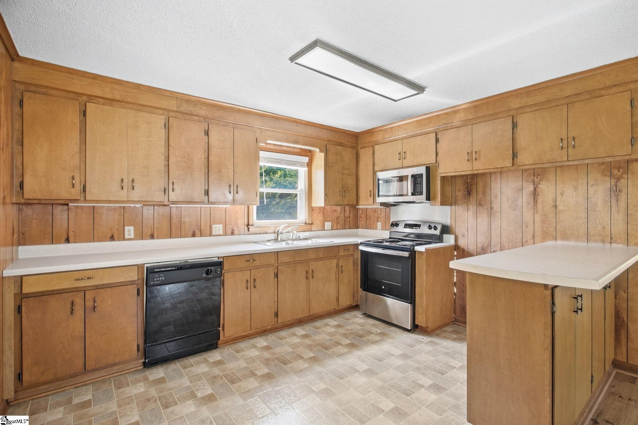 136 Coastline Drive Property Photo 19