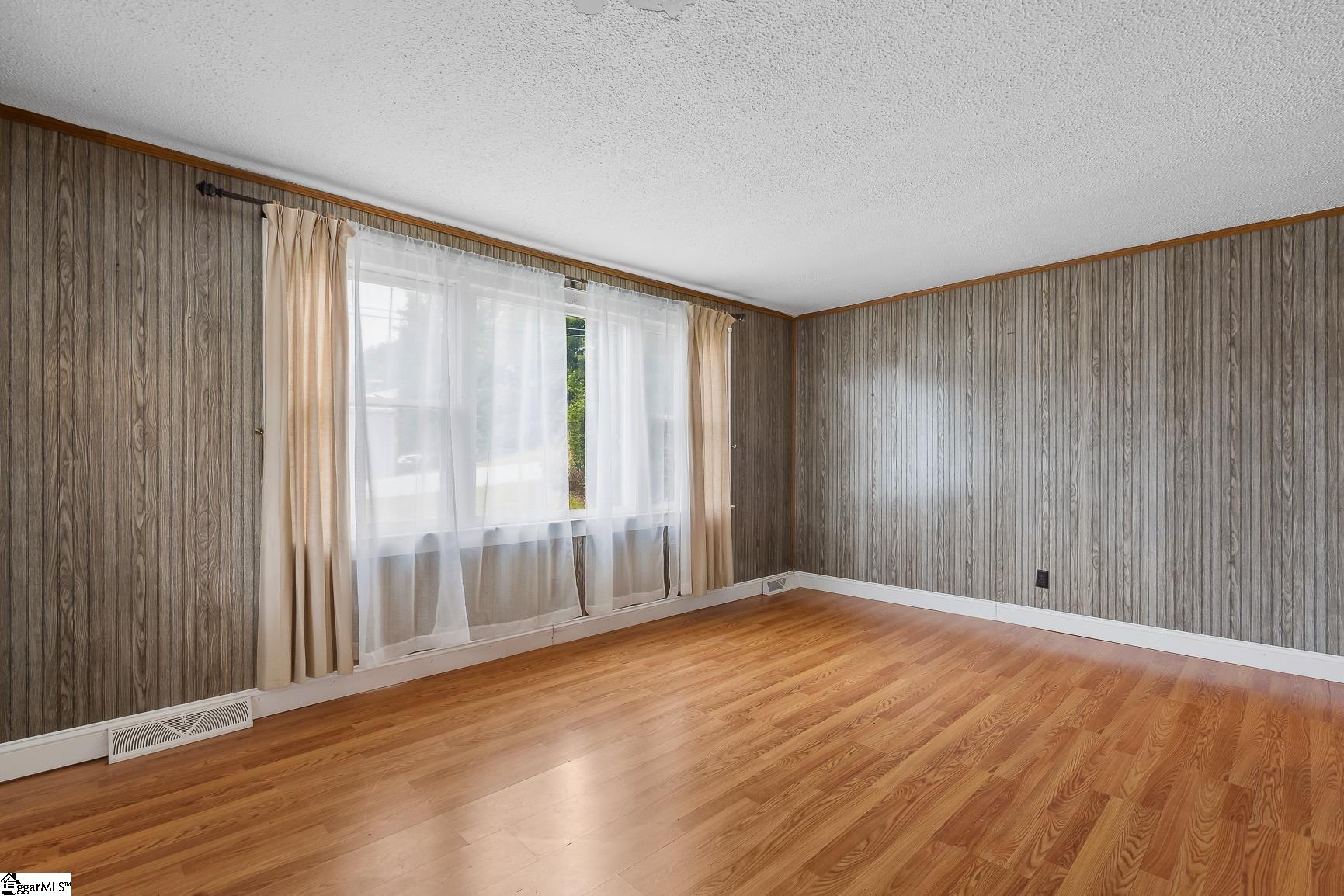 2706 Whitehall Avenue Property Photo 3