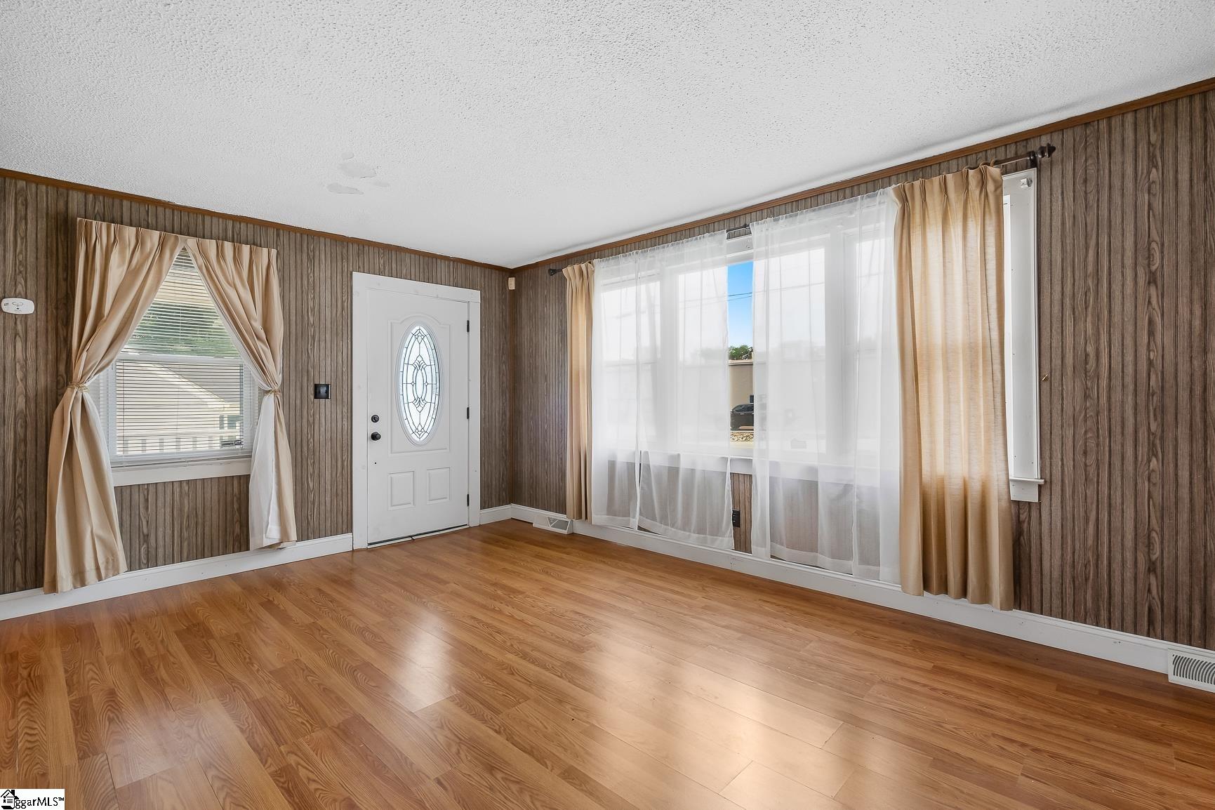 2706 Whitehall Avenue Property Photo 4