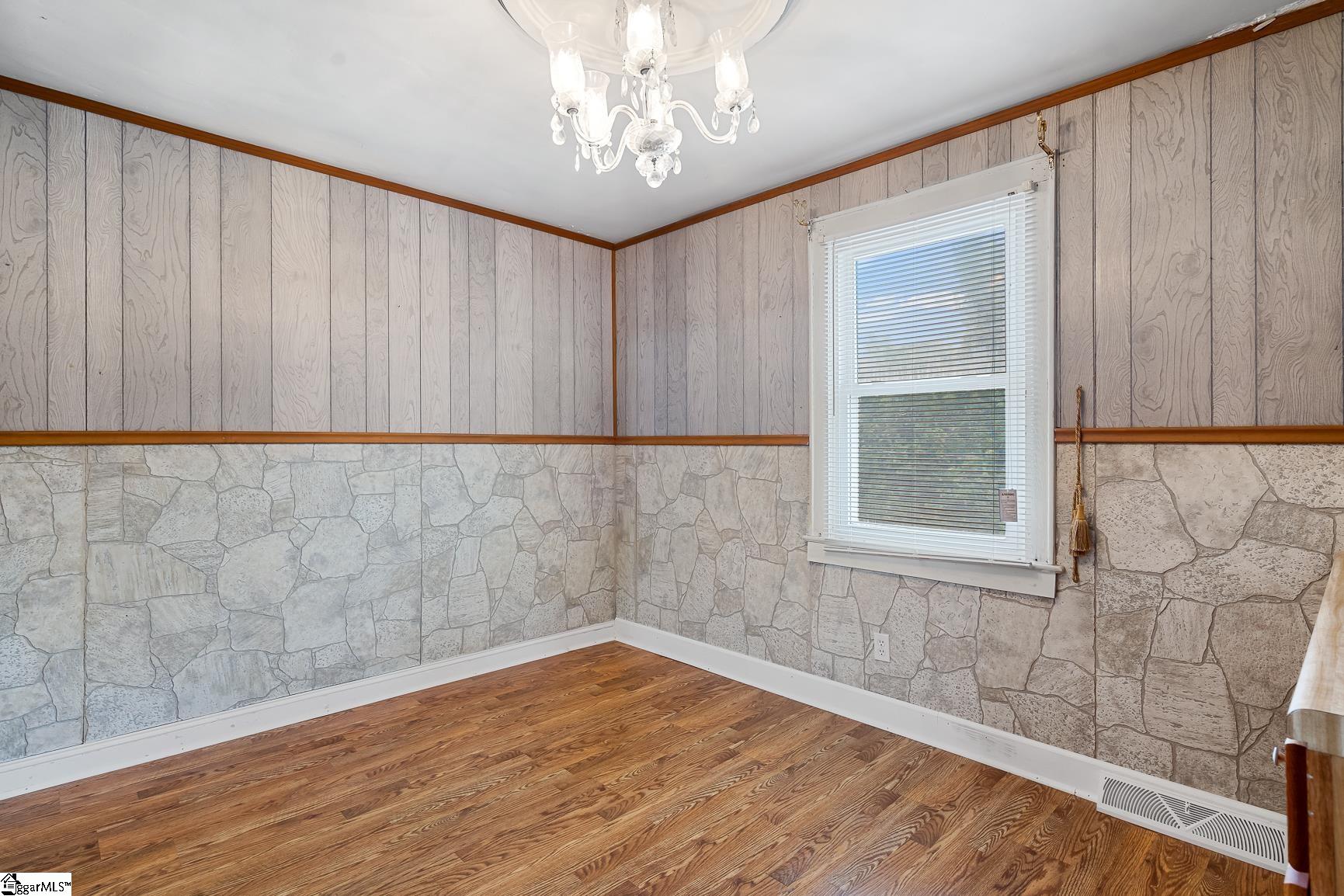 2706 Whitehall Avenue Property Photo 5