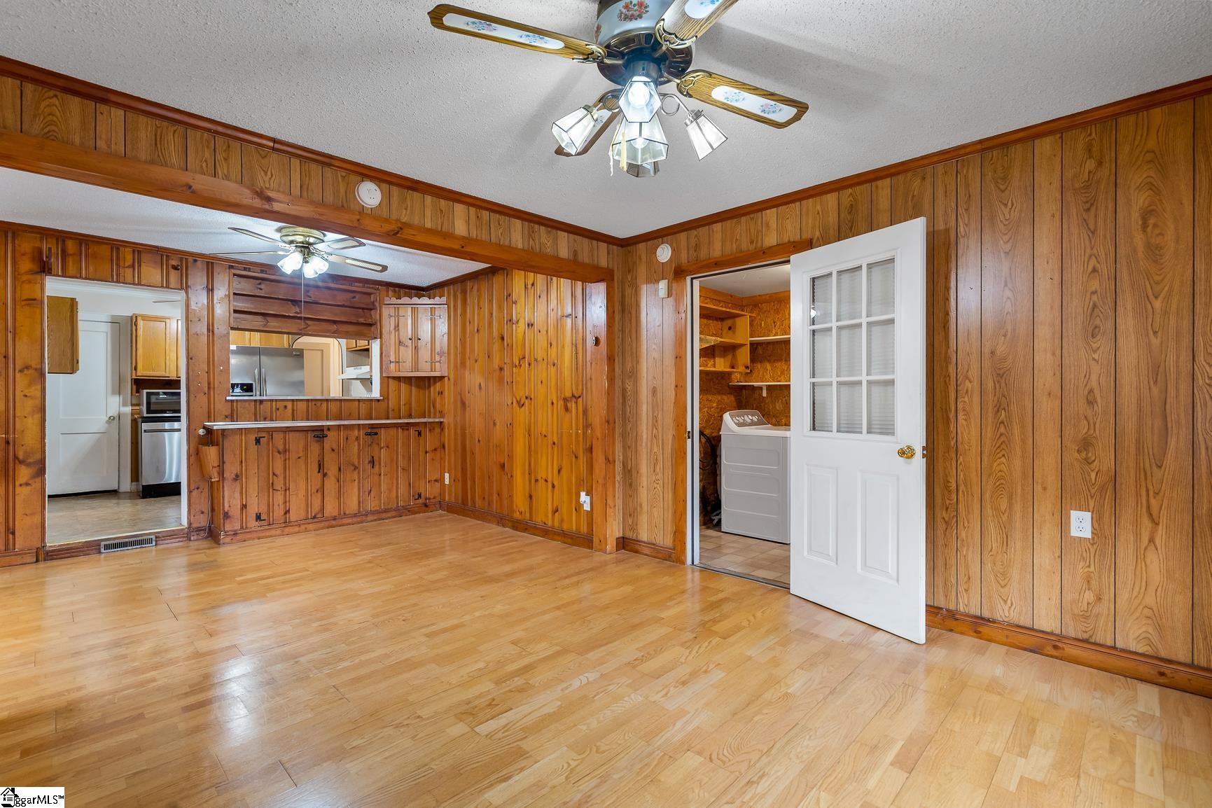 2706 Whitehall Avenue Property Photo 8