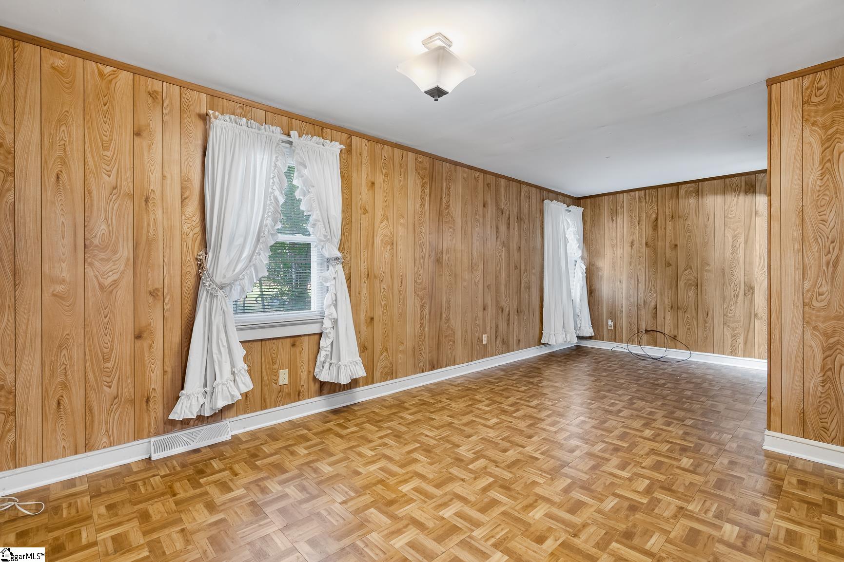 2706 Whitehall Avenue Property Photo 9
