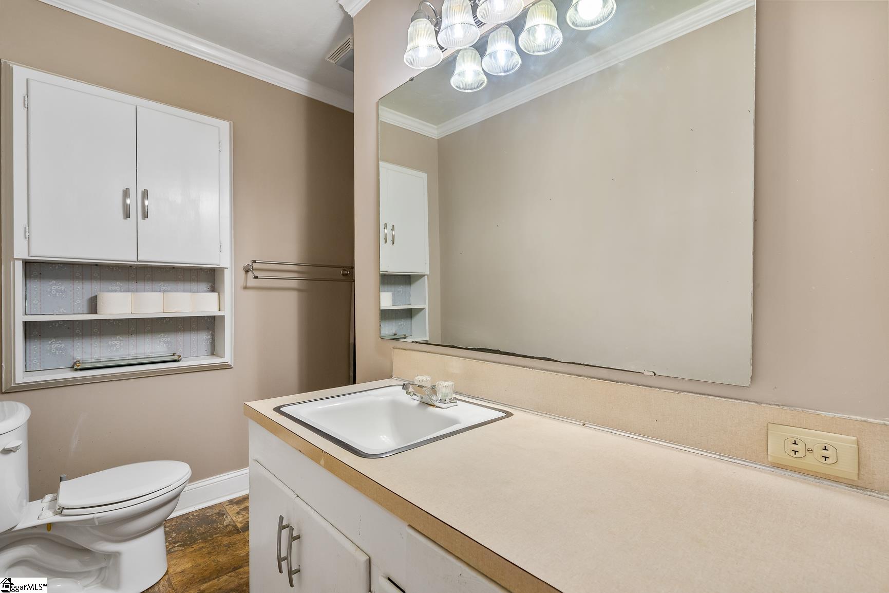 2706 Whitehall Avenue Property Photo 10