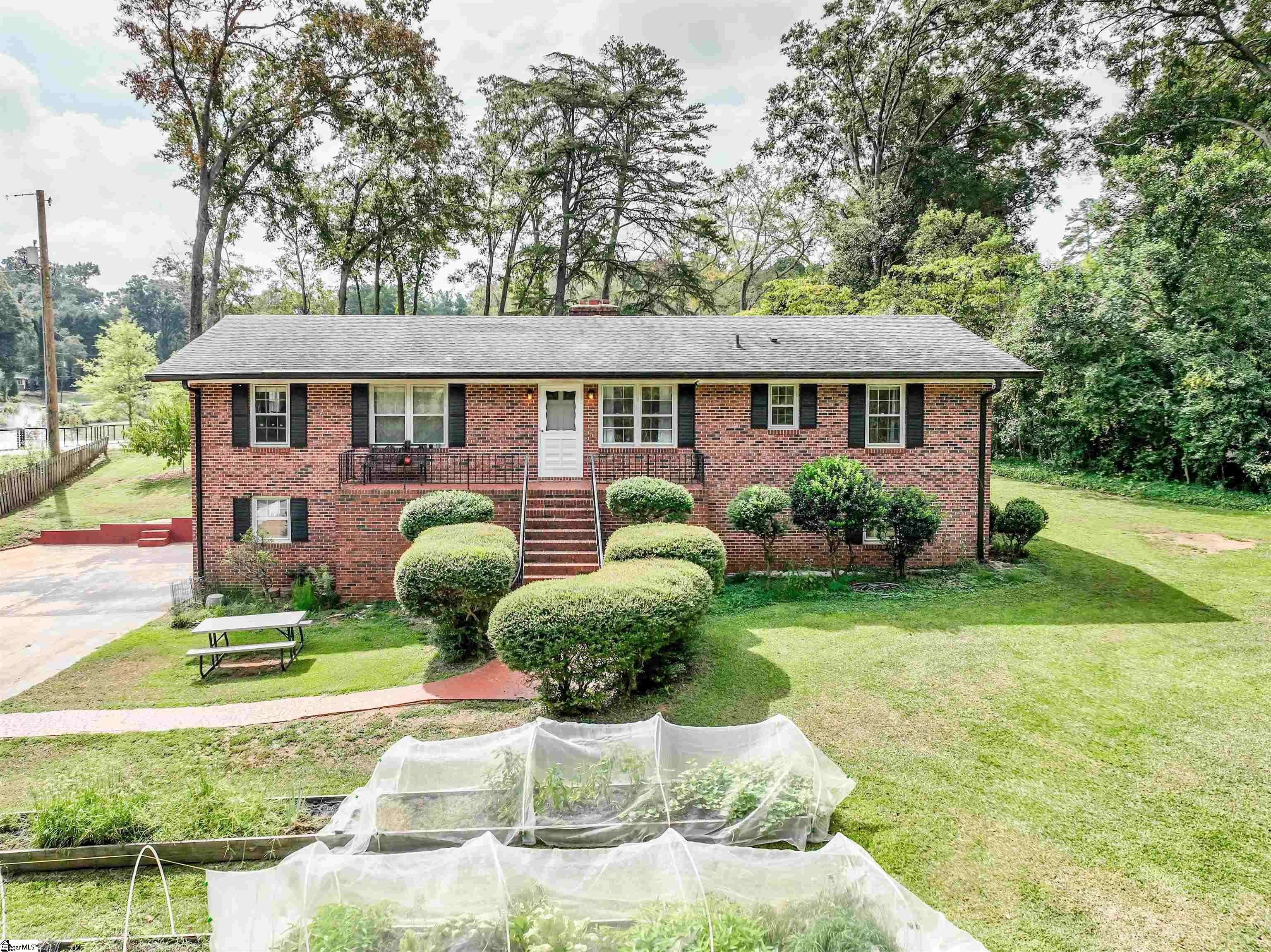 1007 Hiawatha Drive Property Photo 1