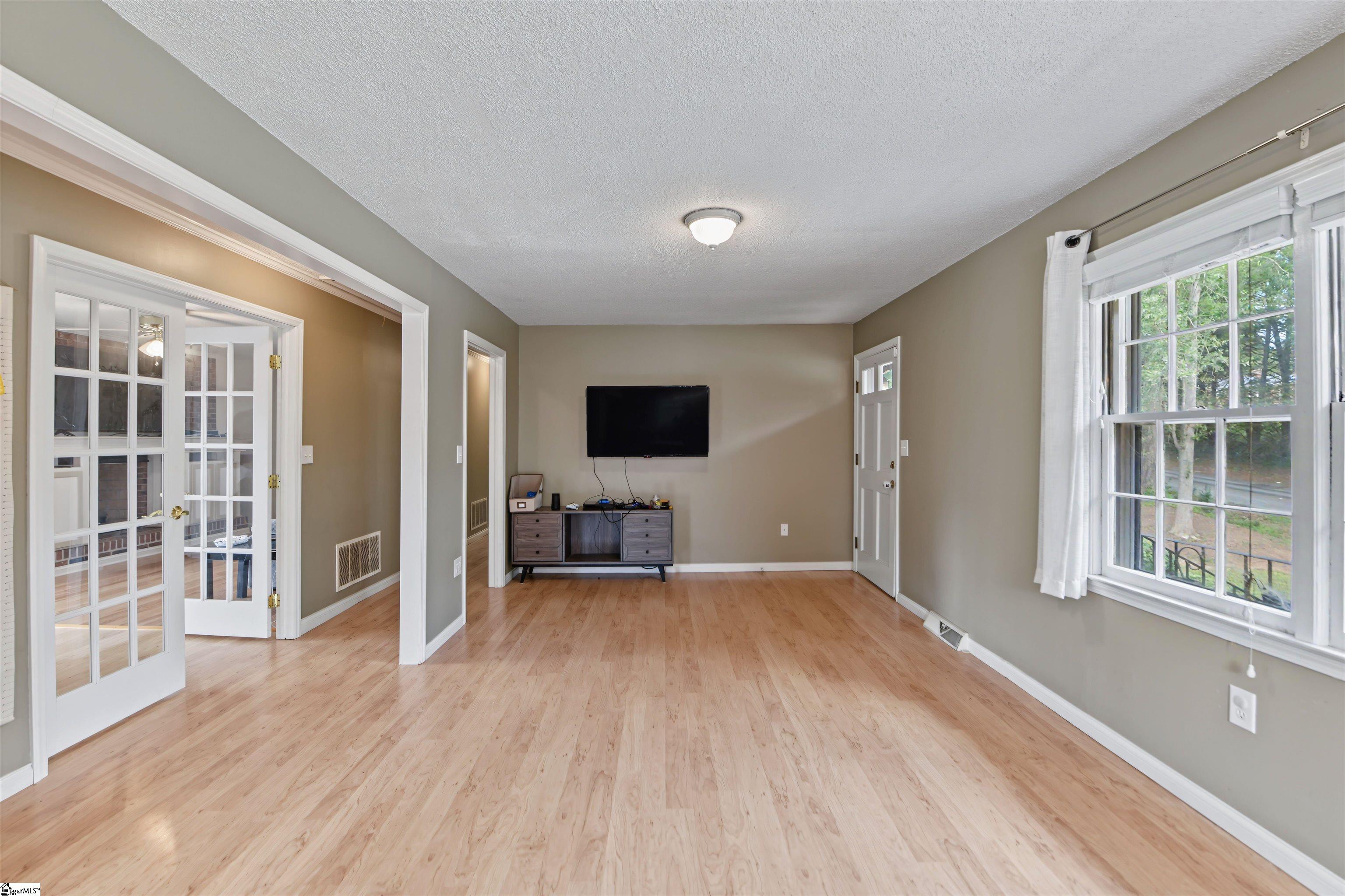 1007 Hiawatha Drive Property Photo 5