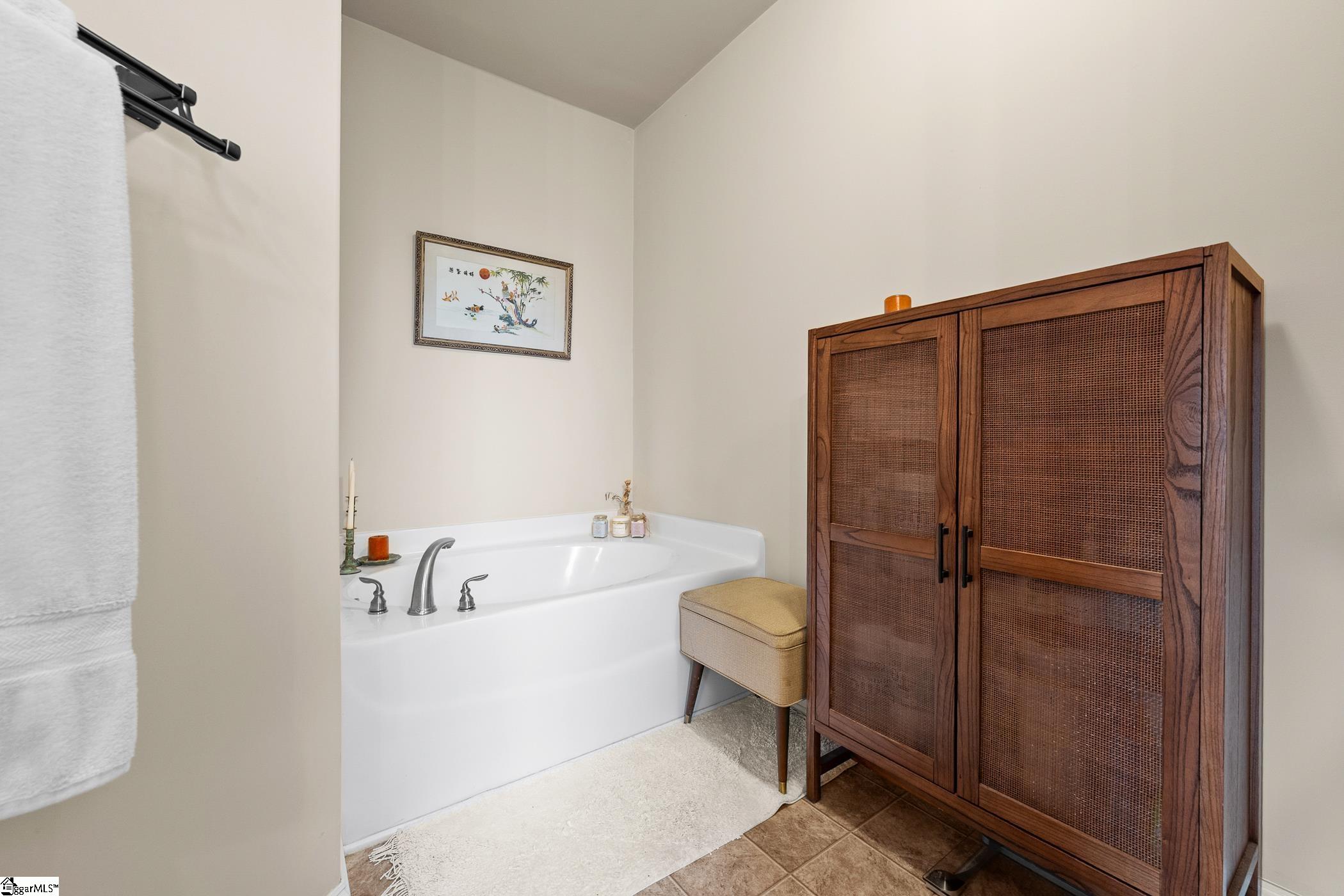 16 Border Avenue Property Photo 23