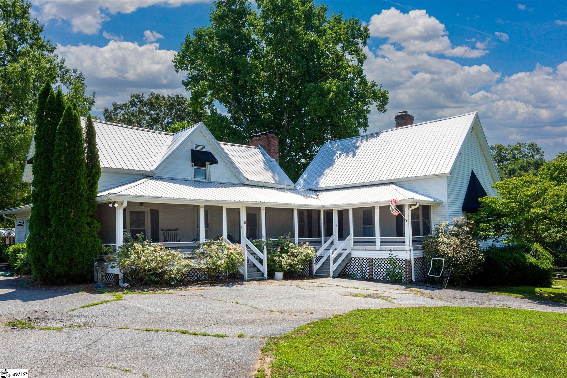 1124 Tugaloo Road Property Photo 1