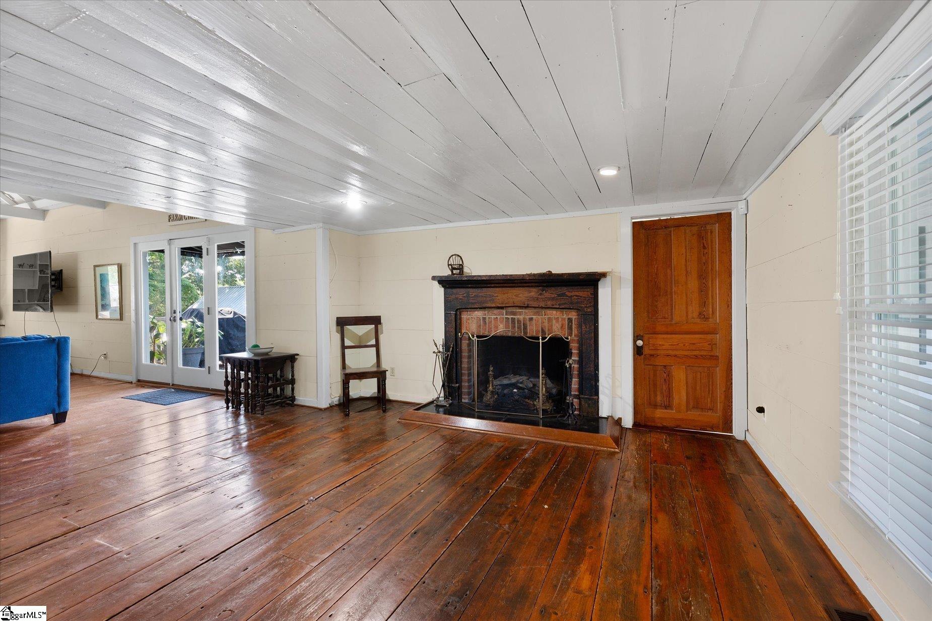 1124 Tugaloo Road Property Photo 3