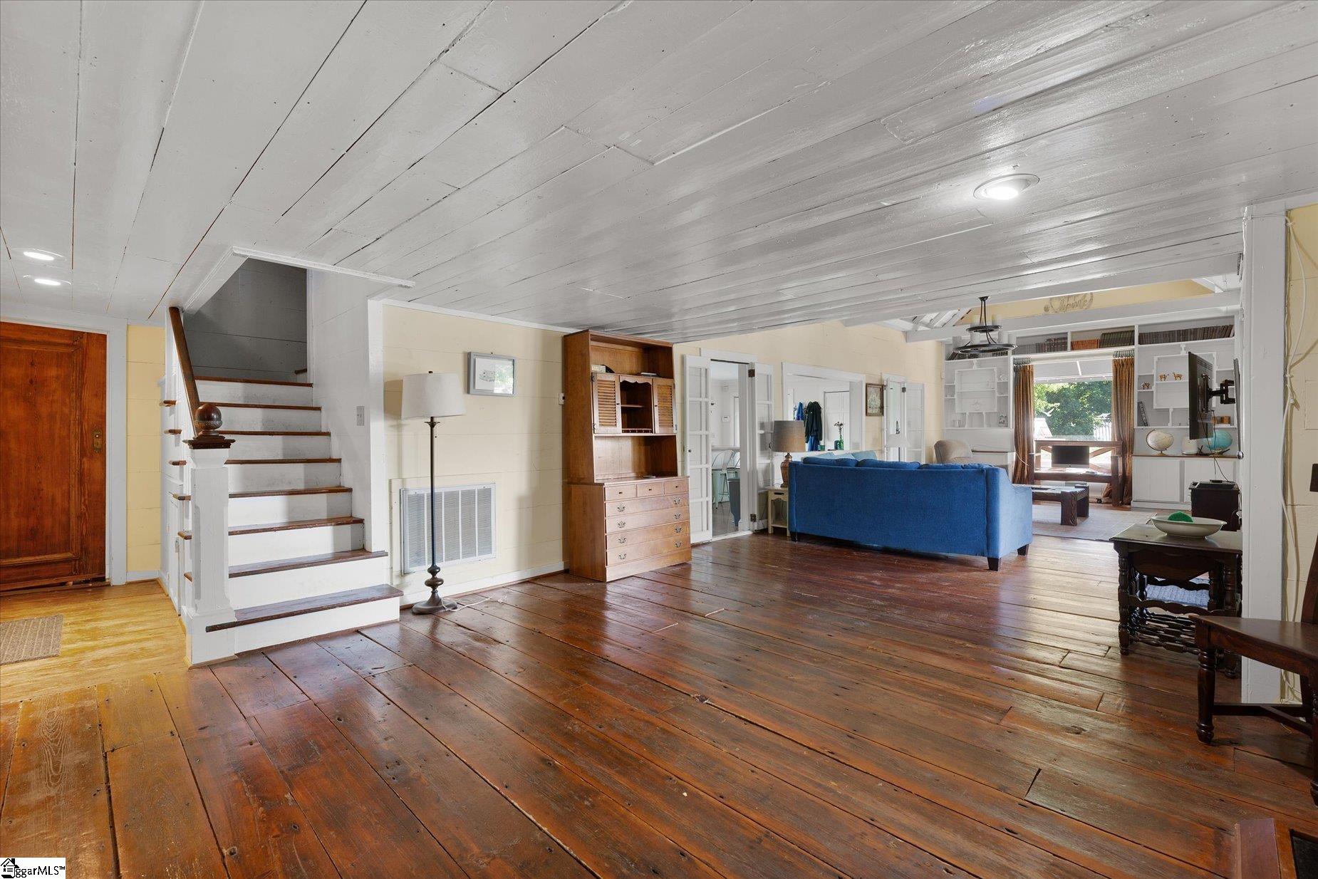 1124 Tugaloo Road Property Photo 4