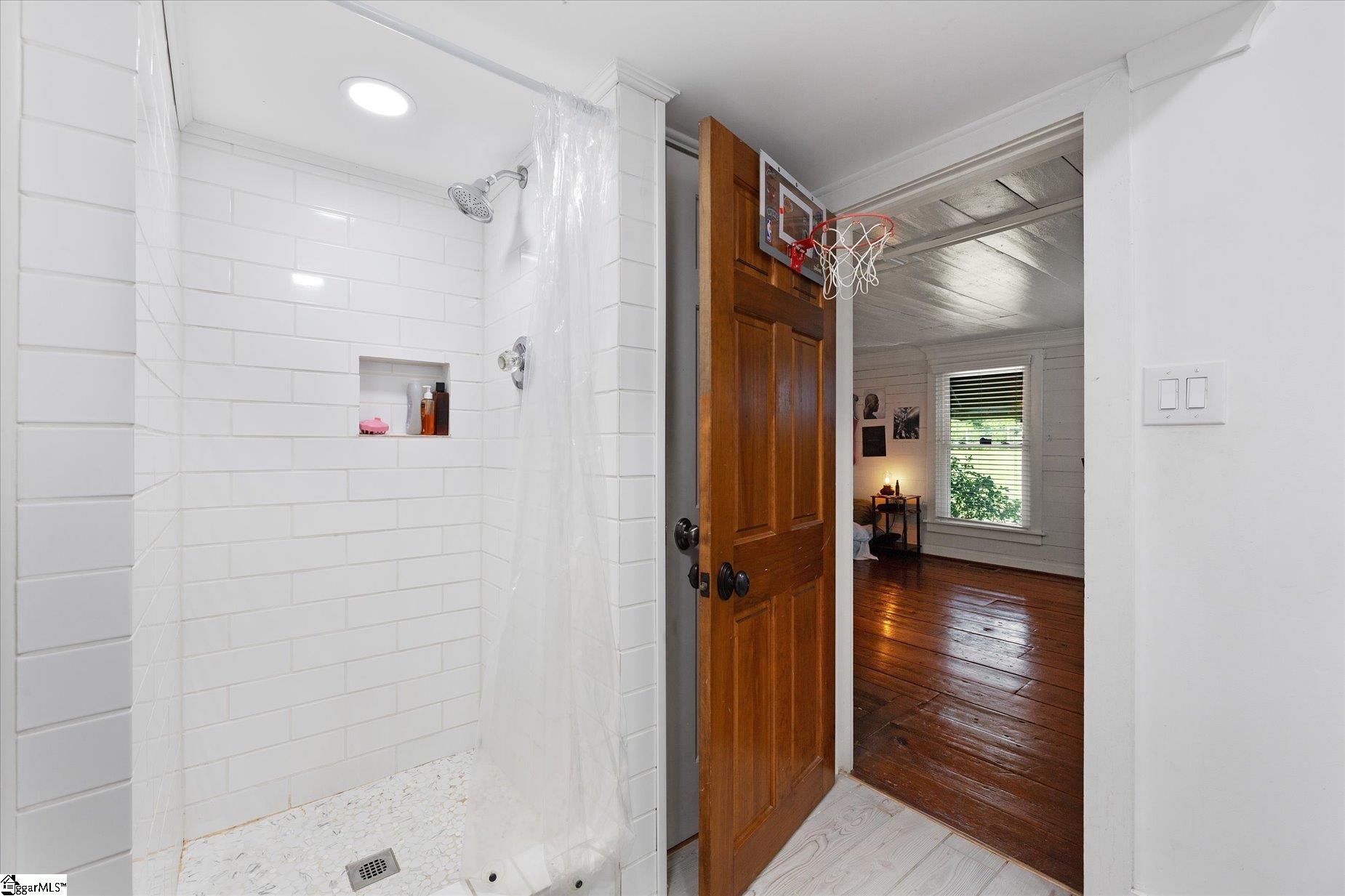 1124 Tugaloo Road Property Photo 12