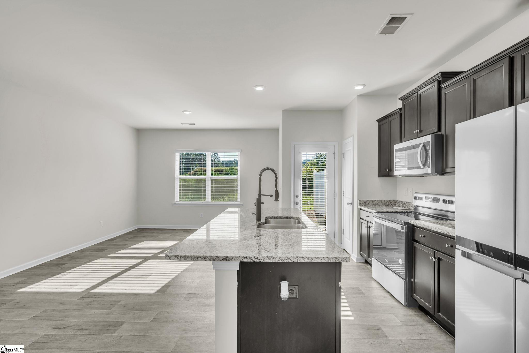 322 Sea Isle Place Property Photo 6