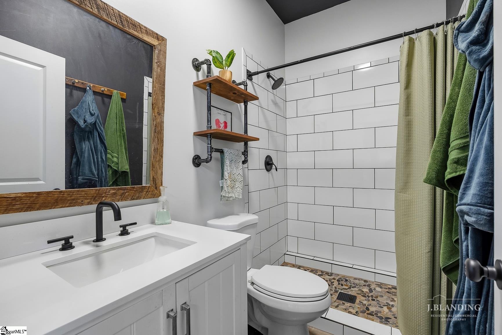 214 Devon Way Property Photo 38