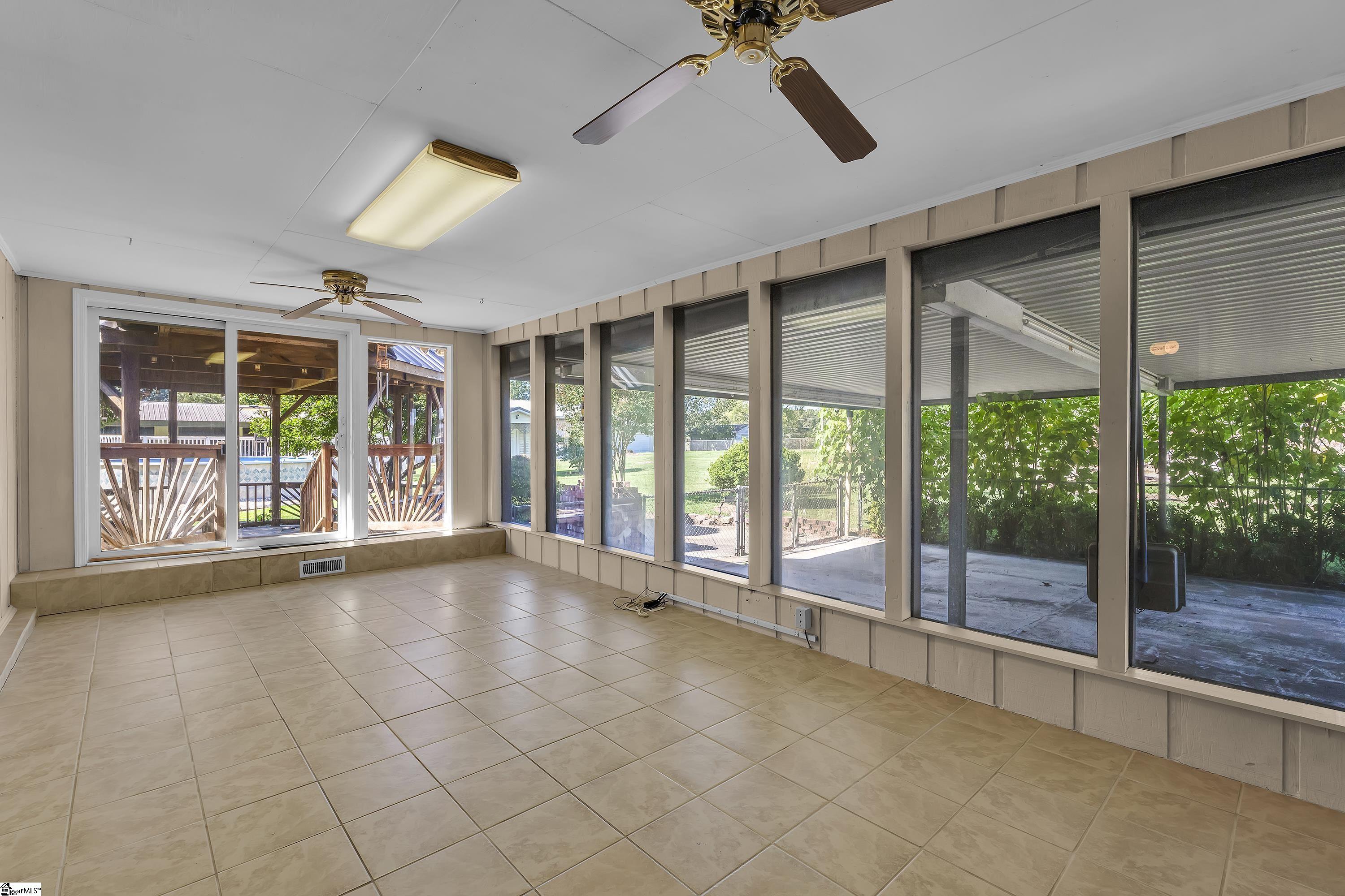 619 Foster Road Property Photo 10