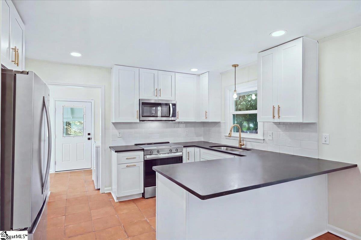 218 Elaine Avenue Property Photo 3