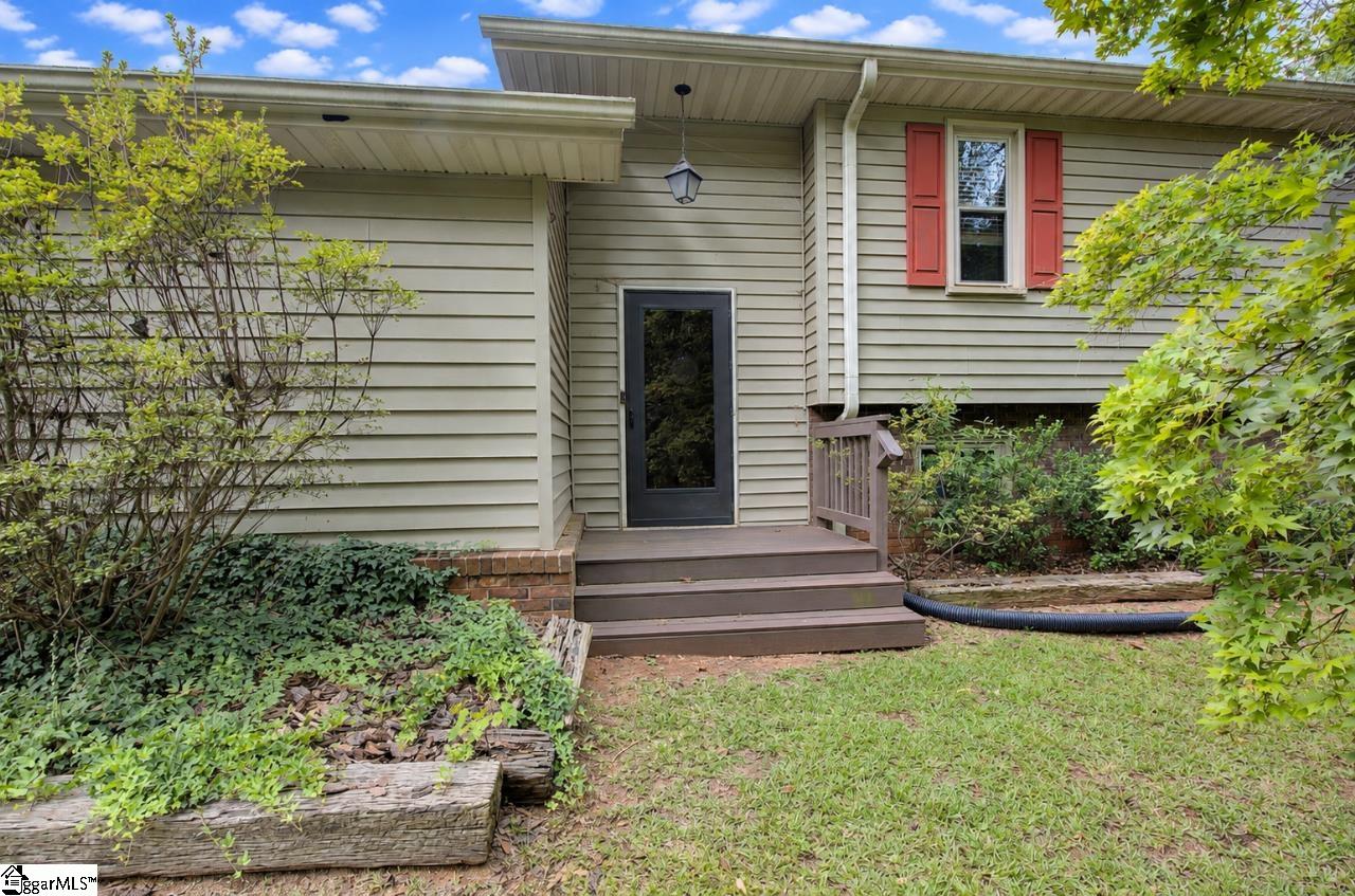 1206 Lakeview Drive Property Photo 3