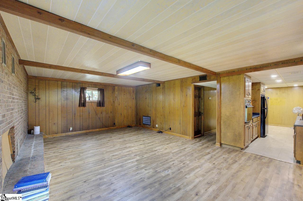 1206 Lakeview Drive Property Photo 4
