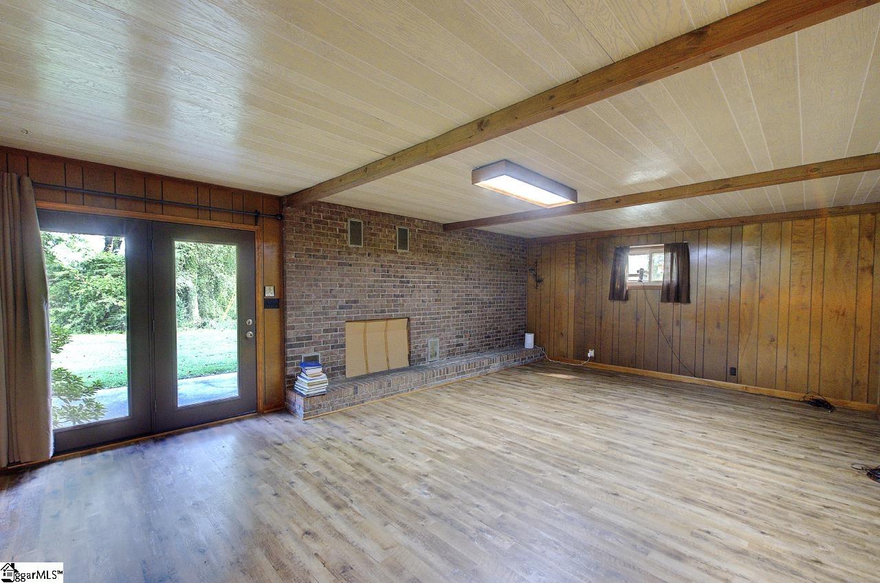 1206 Lakeview Drive Property Photo 5