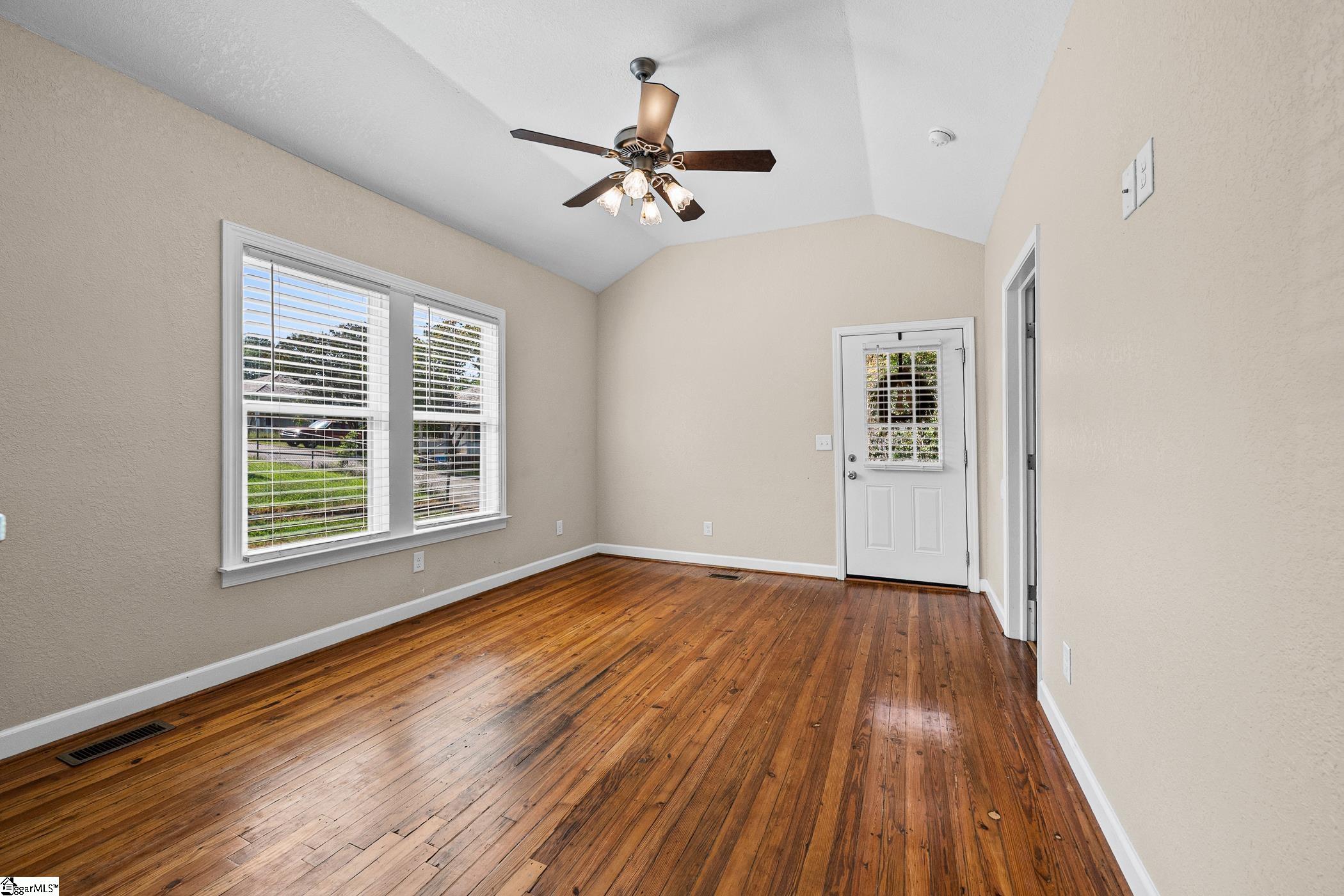 405 Hill Street Property Photo 5