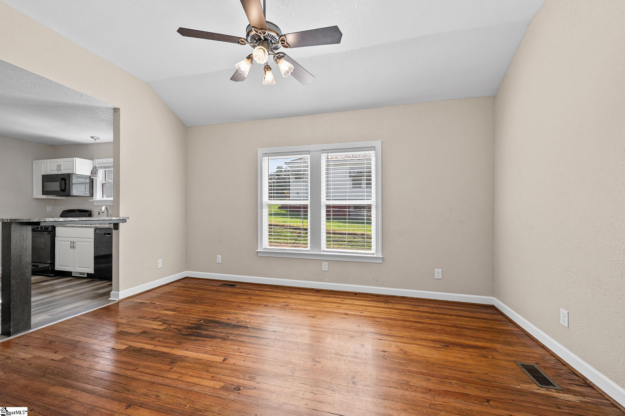 405 Hill Street Property Photo 6