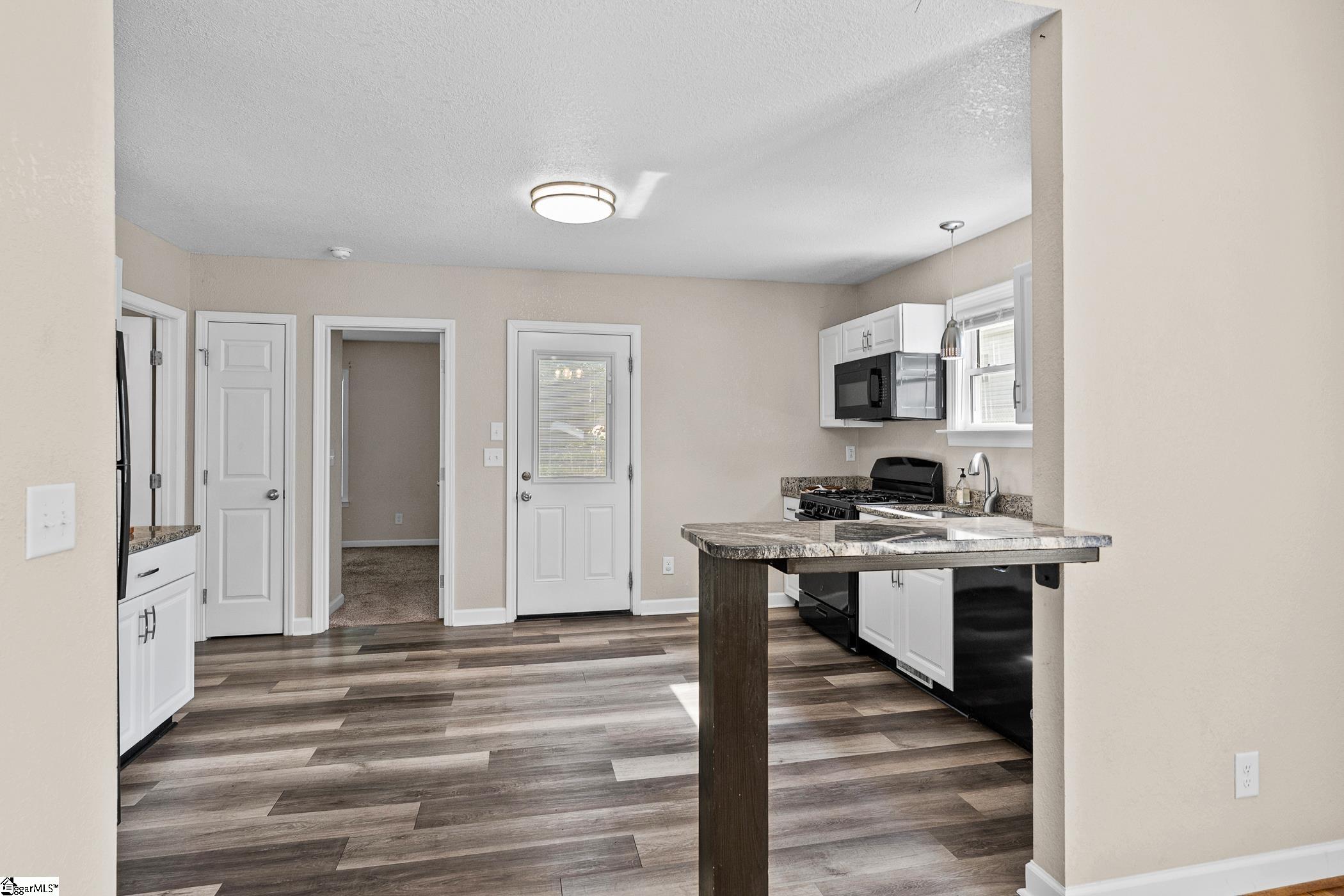 405 Hill Street Property Photo 10