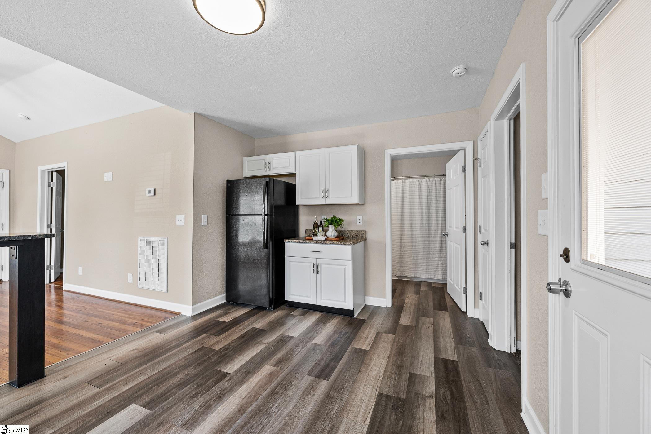 405 Hill Street Property Photo 11