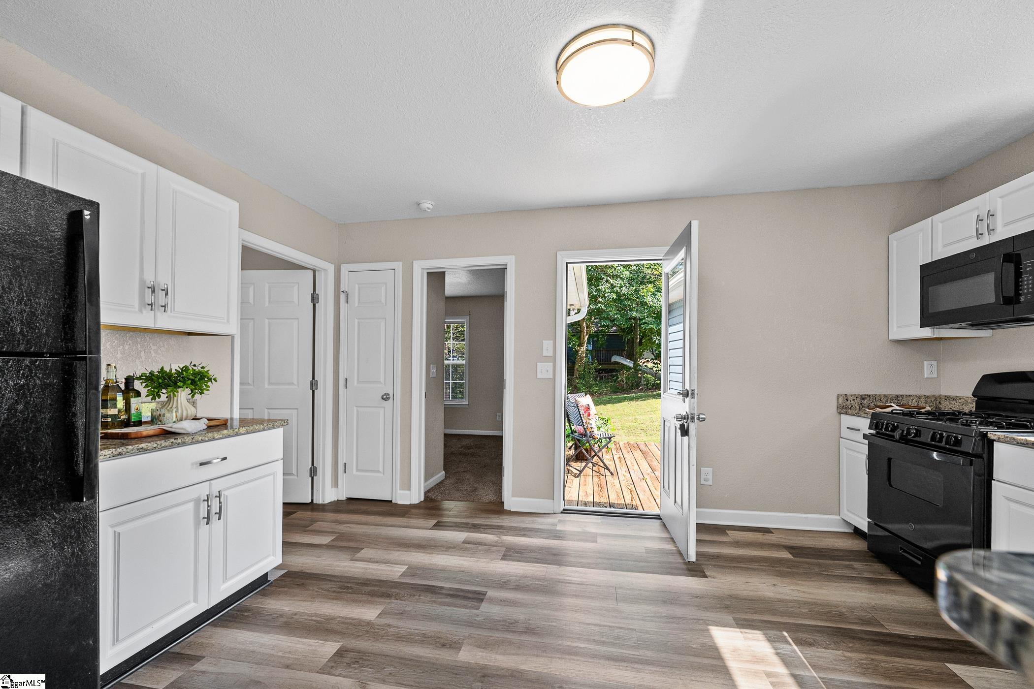 405 Hill Street Property Photo 12