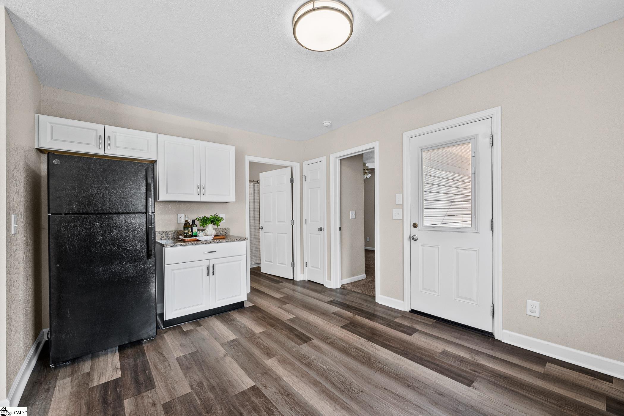 405 Hill Street Property Photo 13