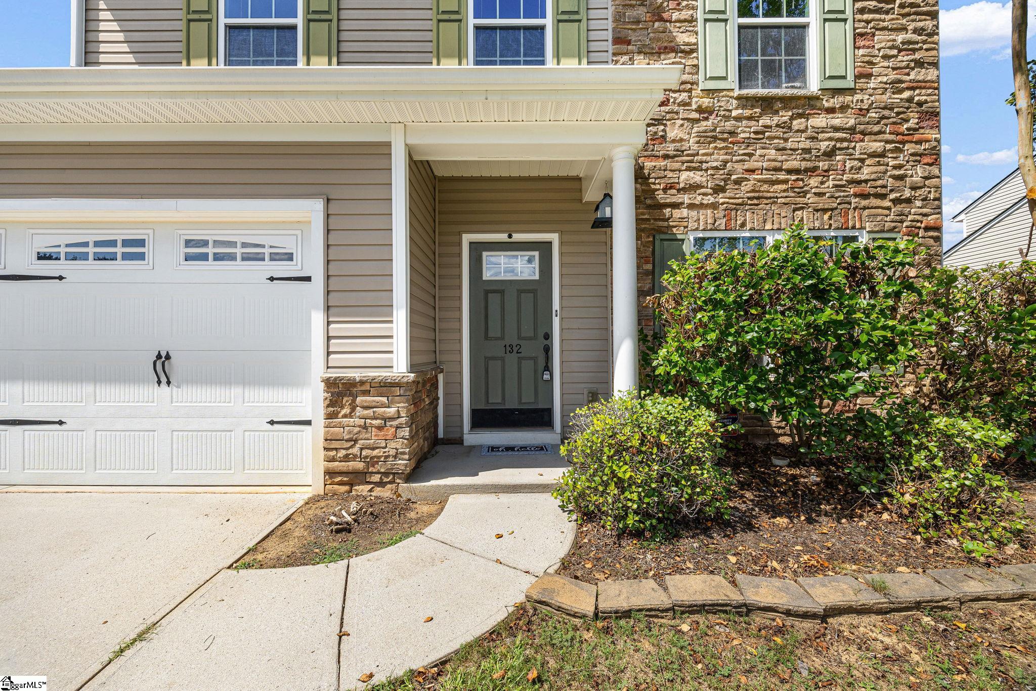 132 Hamilton Court Property Photo 4