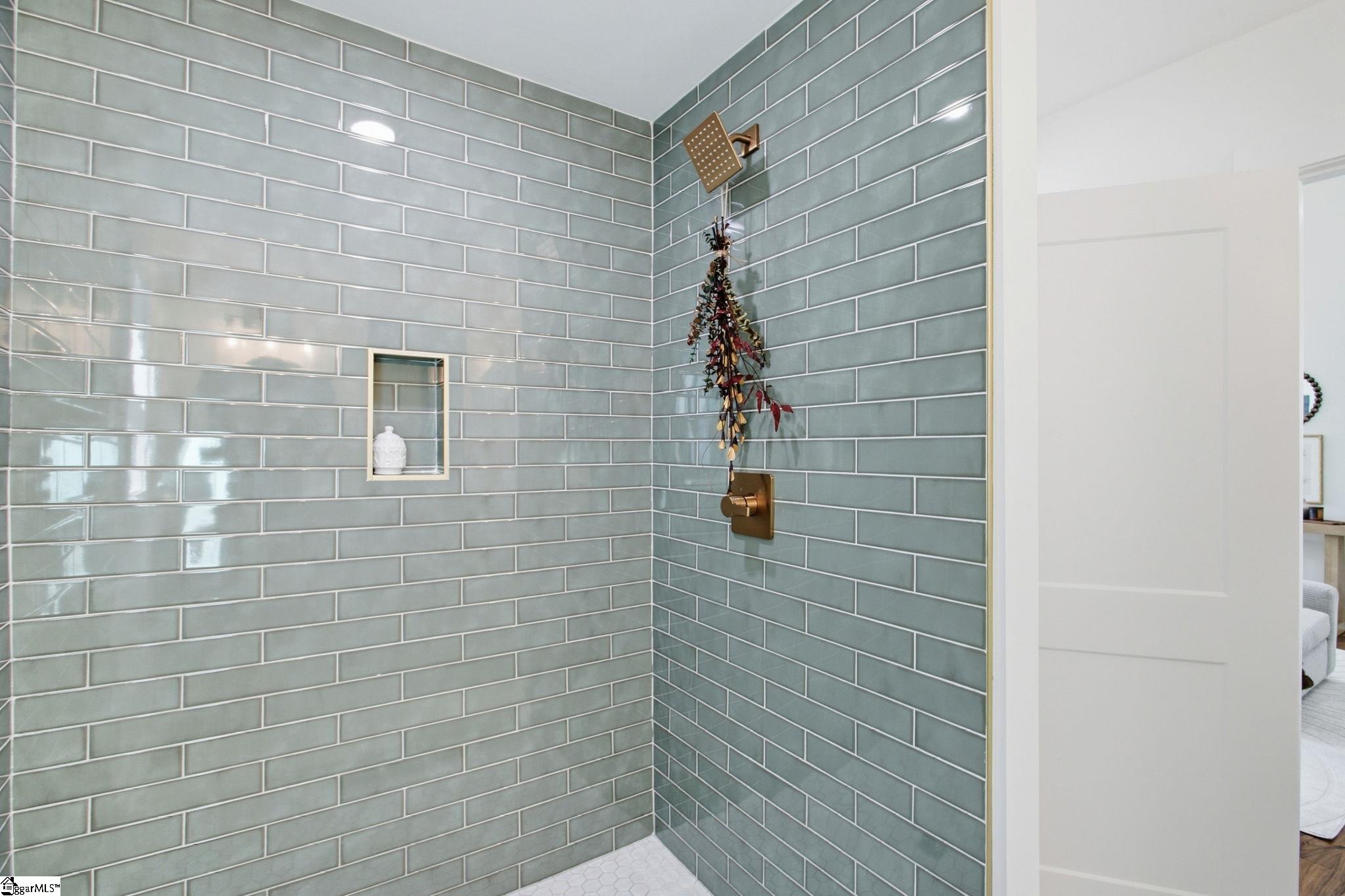 315 Potomac Avenue Property Photo 22