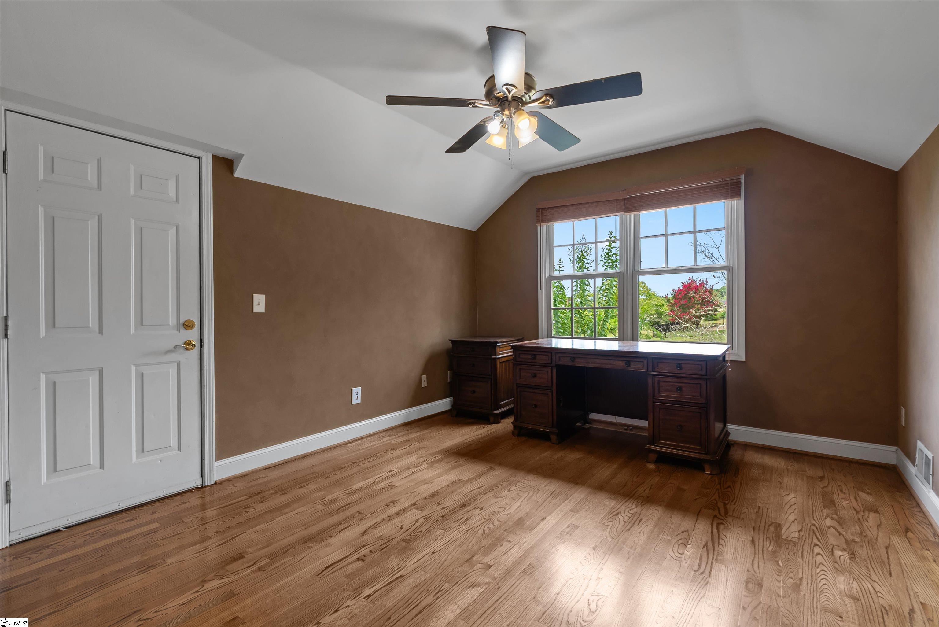 1604205 Property Photo 37