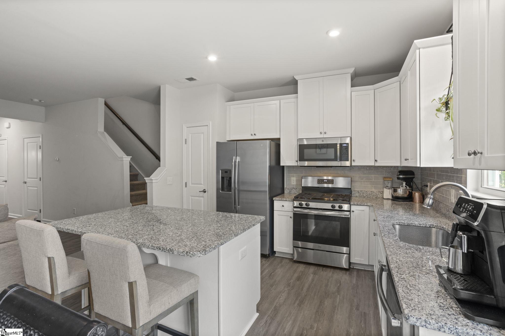 108 Roundtree Drive Property Photo 3