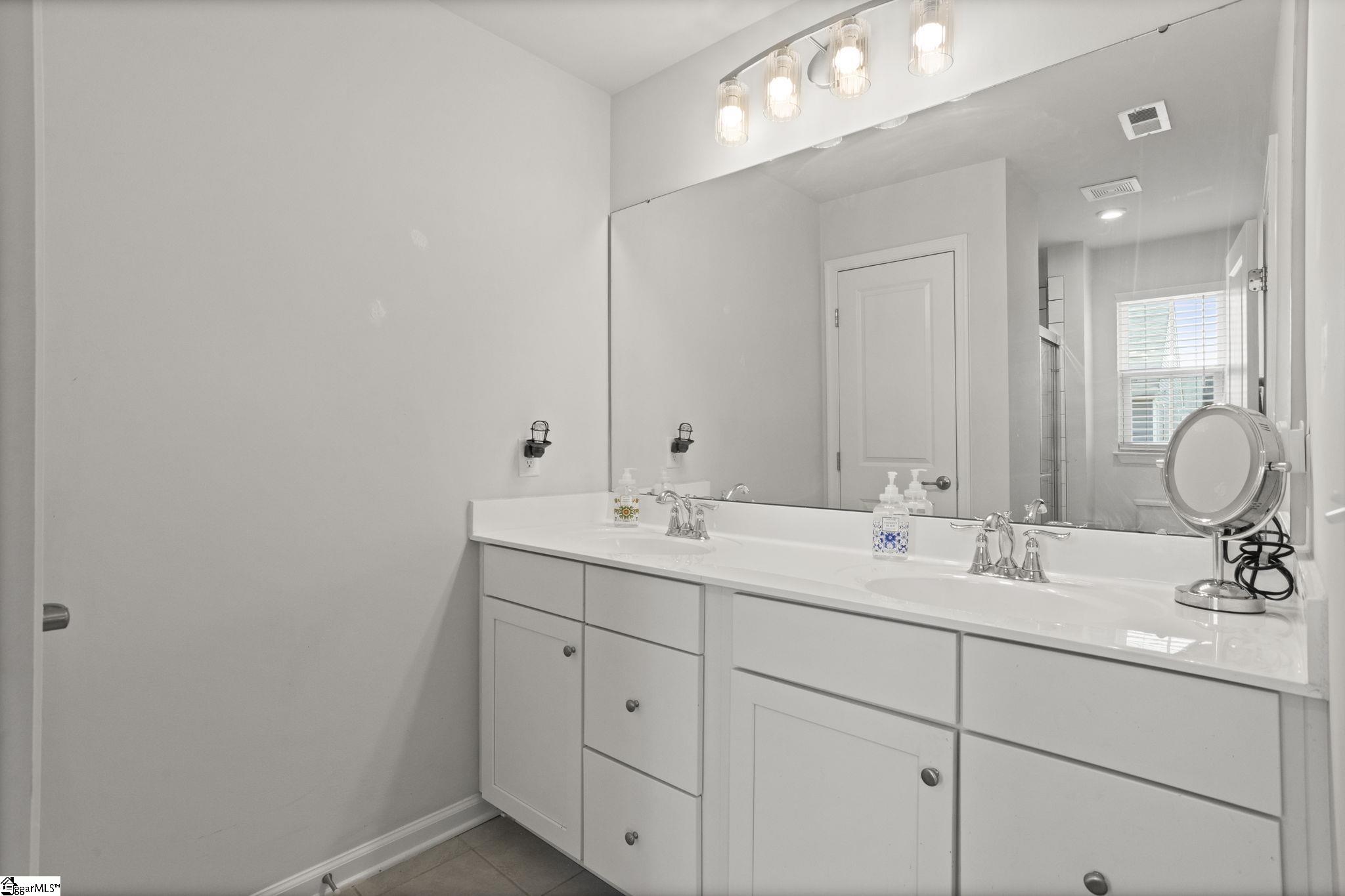 108 Roundtree Drive Property Photo 7