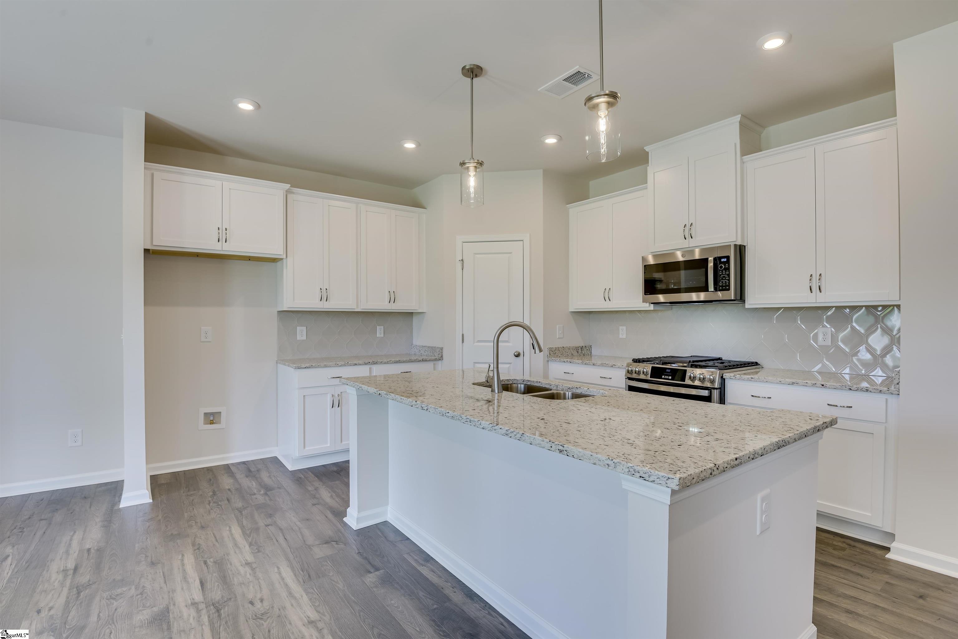 806 Honeylocust Lane Property Photo 4