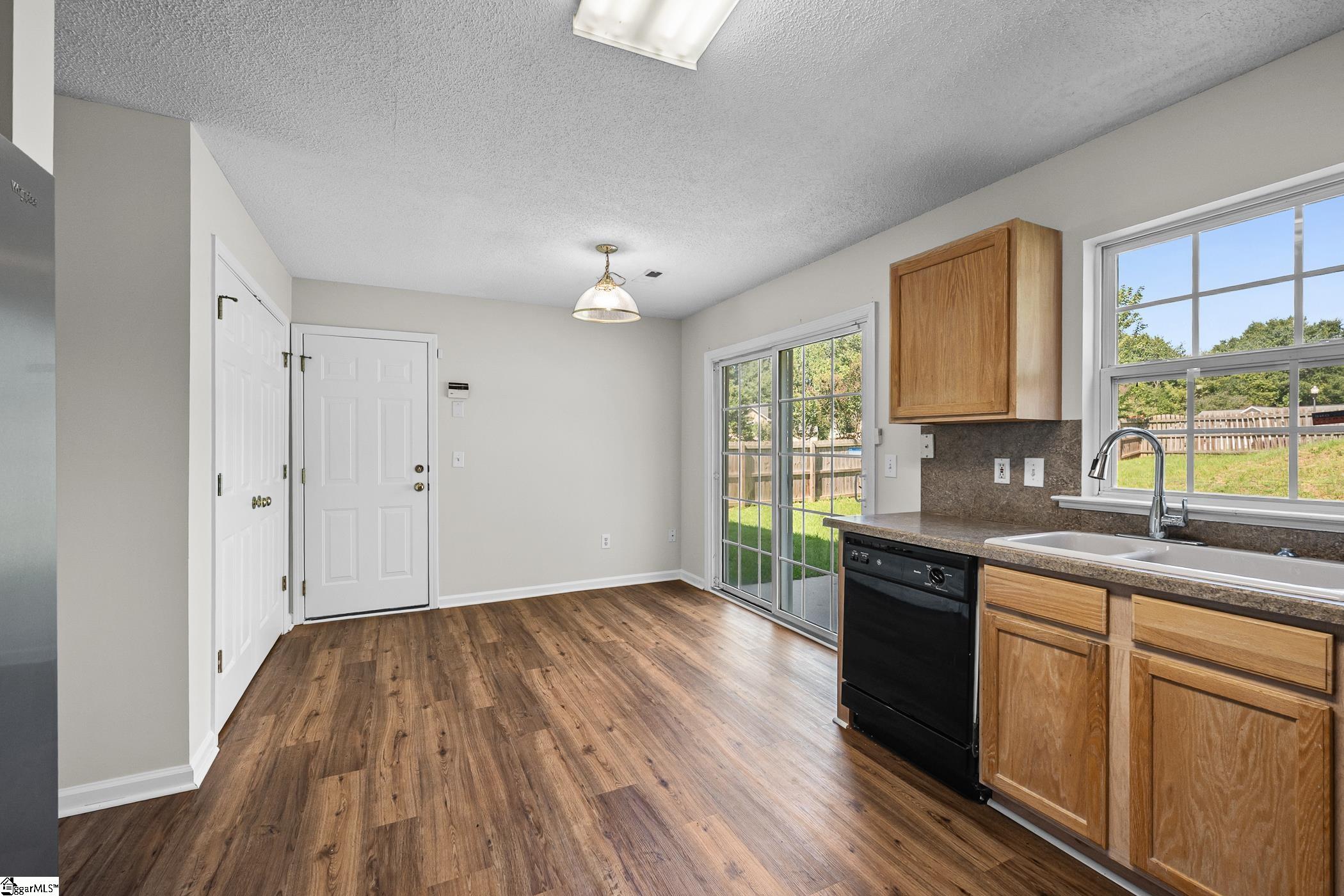 511 Smoothstone Drive Property Photo 5