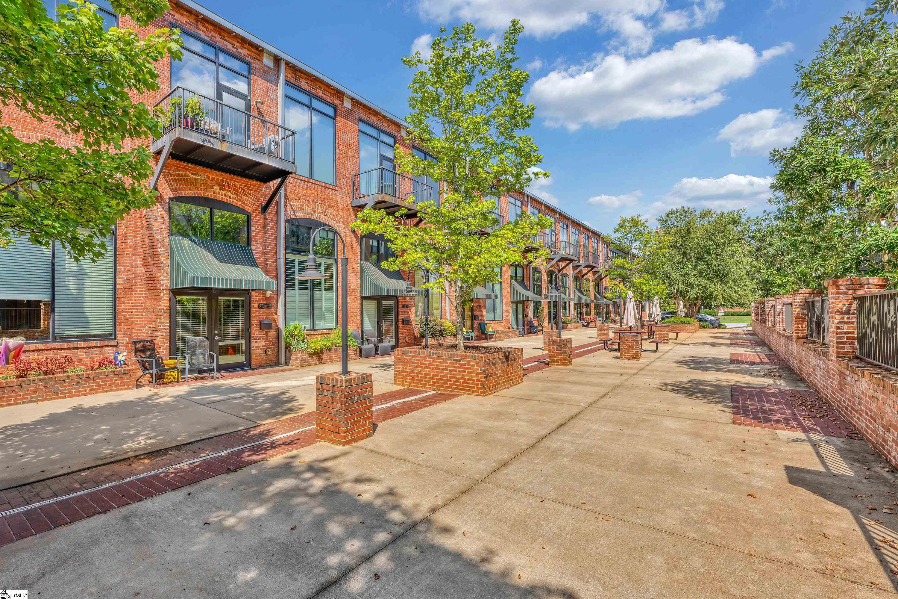 300 South Street Property Photo 1